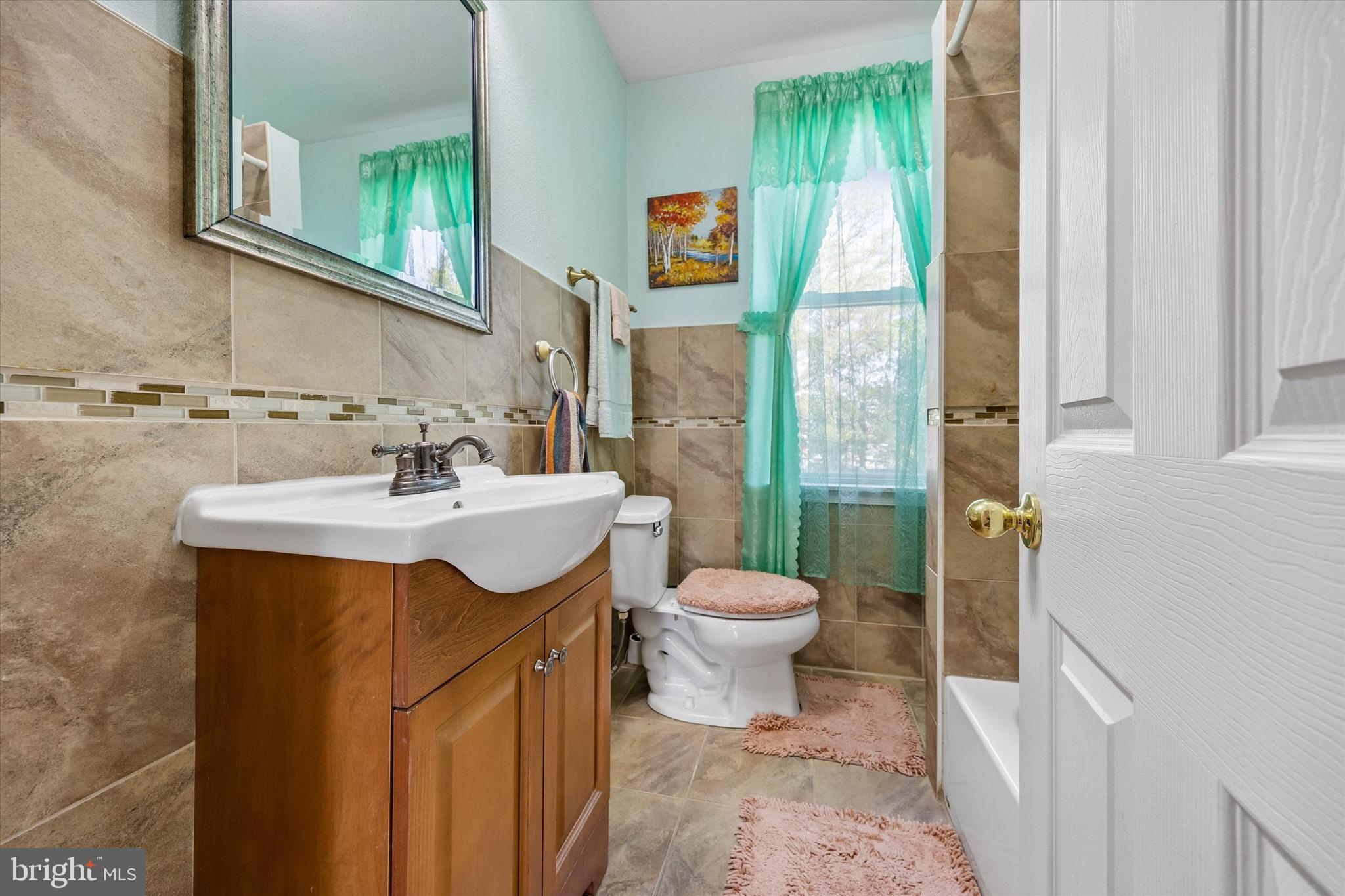 EAST OAK LANE - Residential