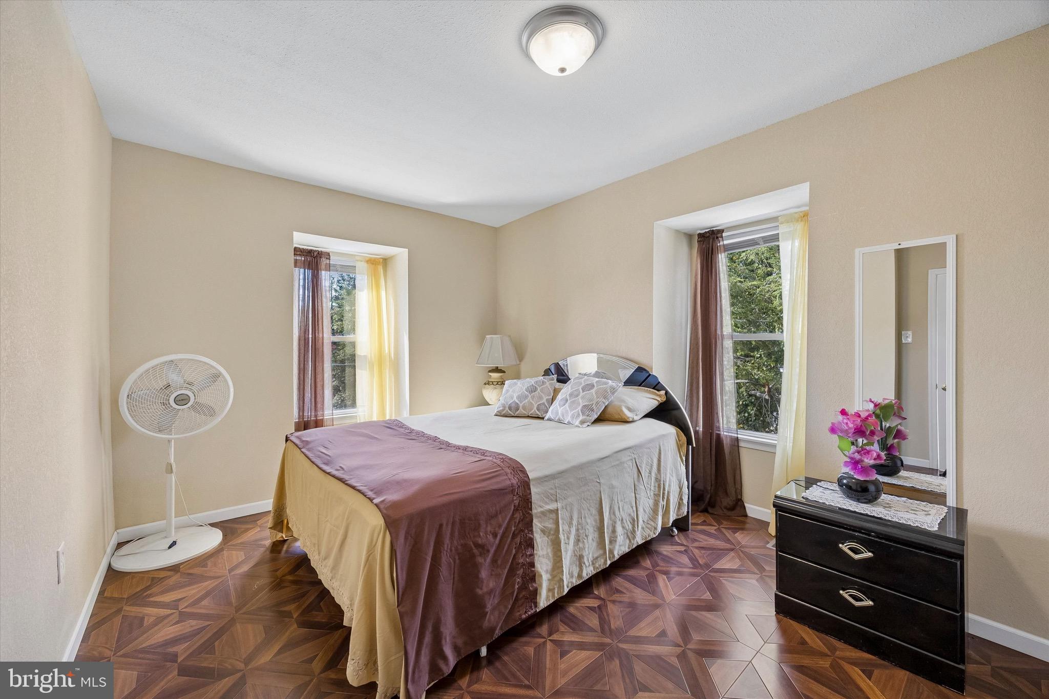 EAST OAK LANE - Residential