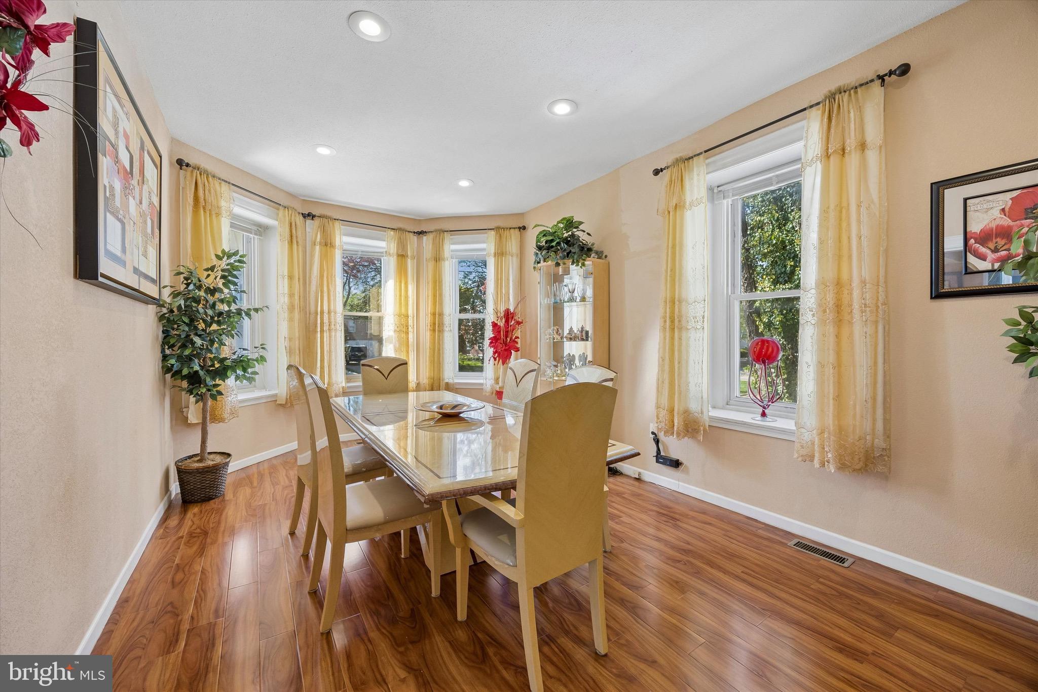 EAST OAK LANE - Residential