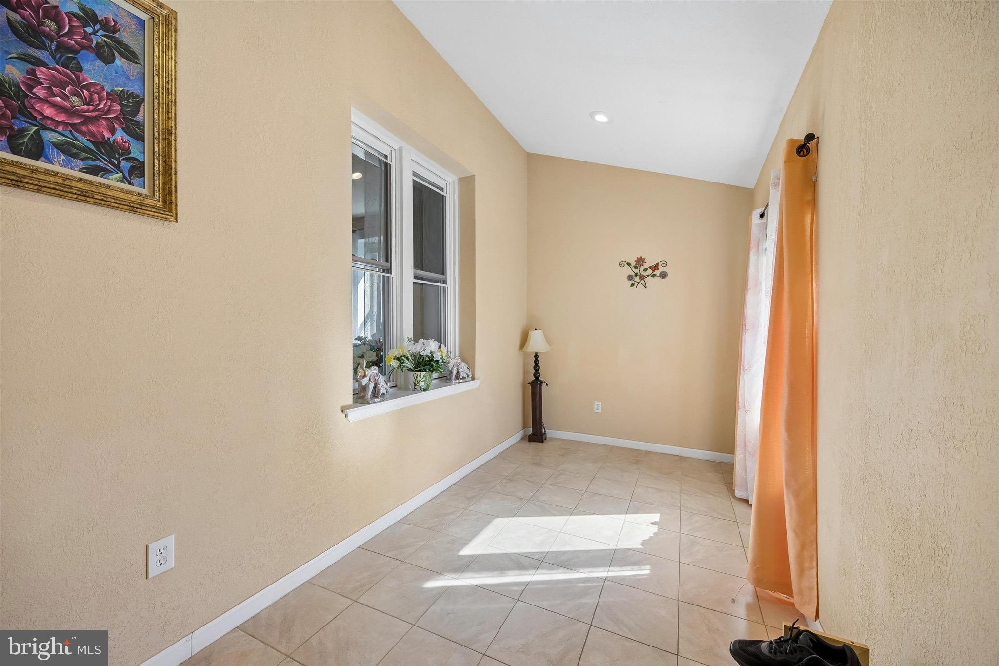EAST OAK LANE - Residential