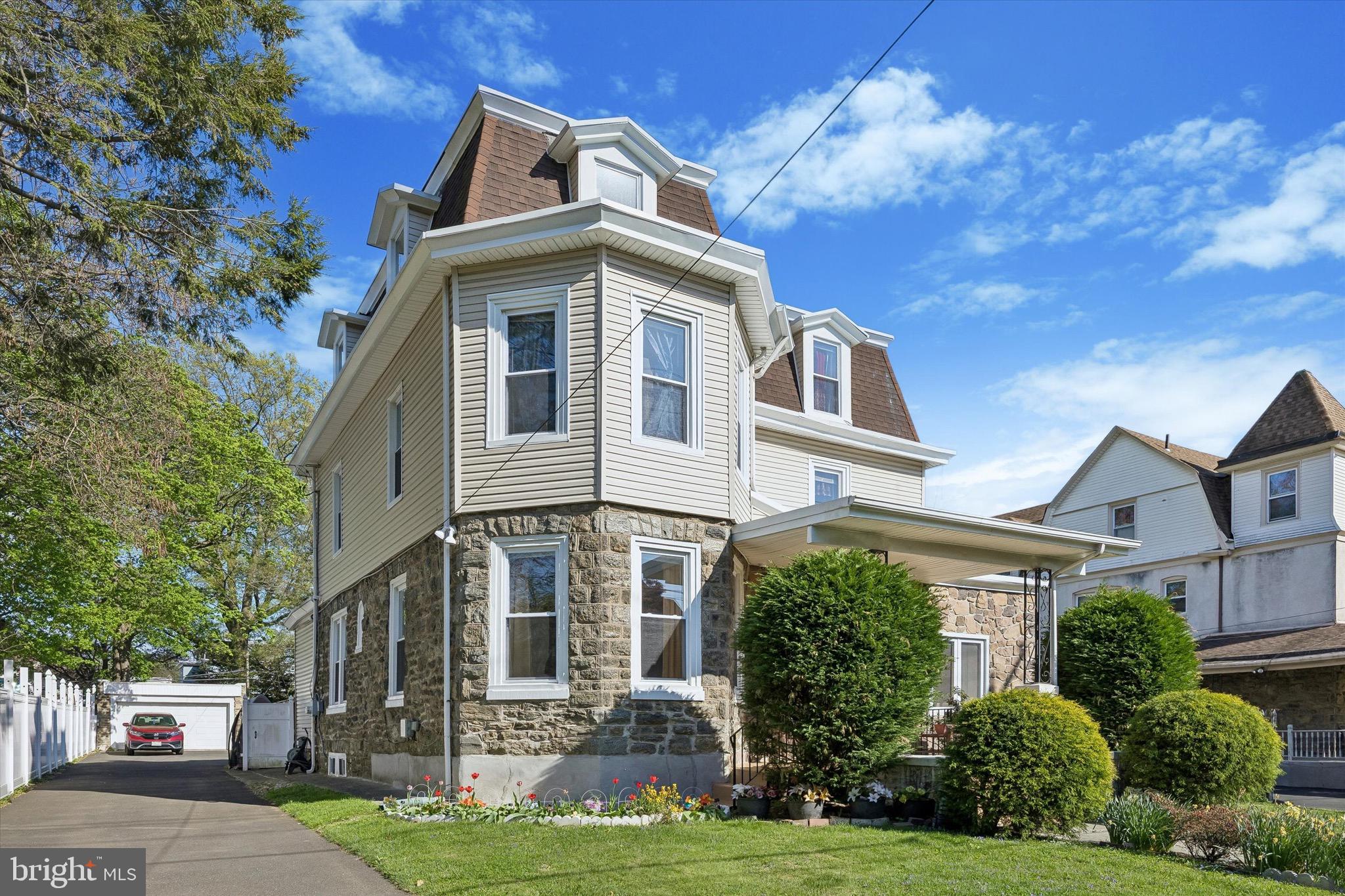EAST OAK LANE - Residential