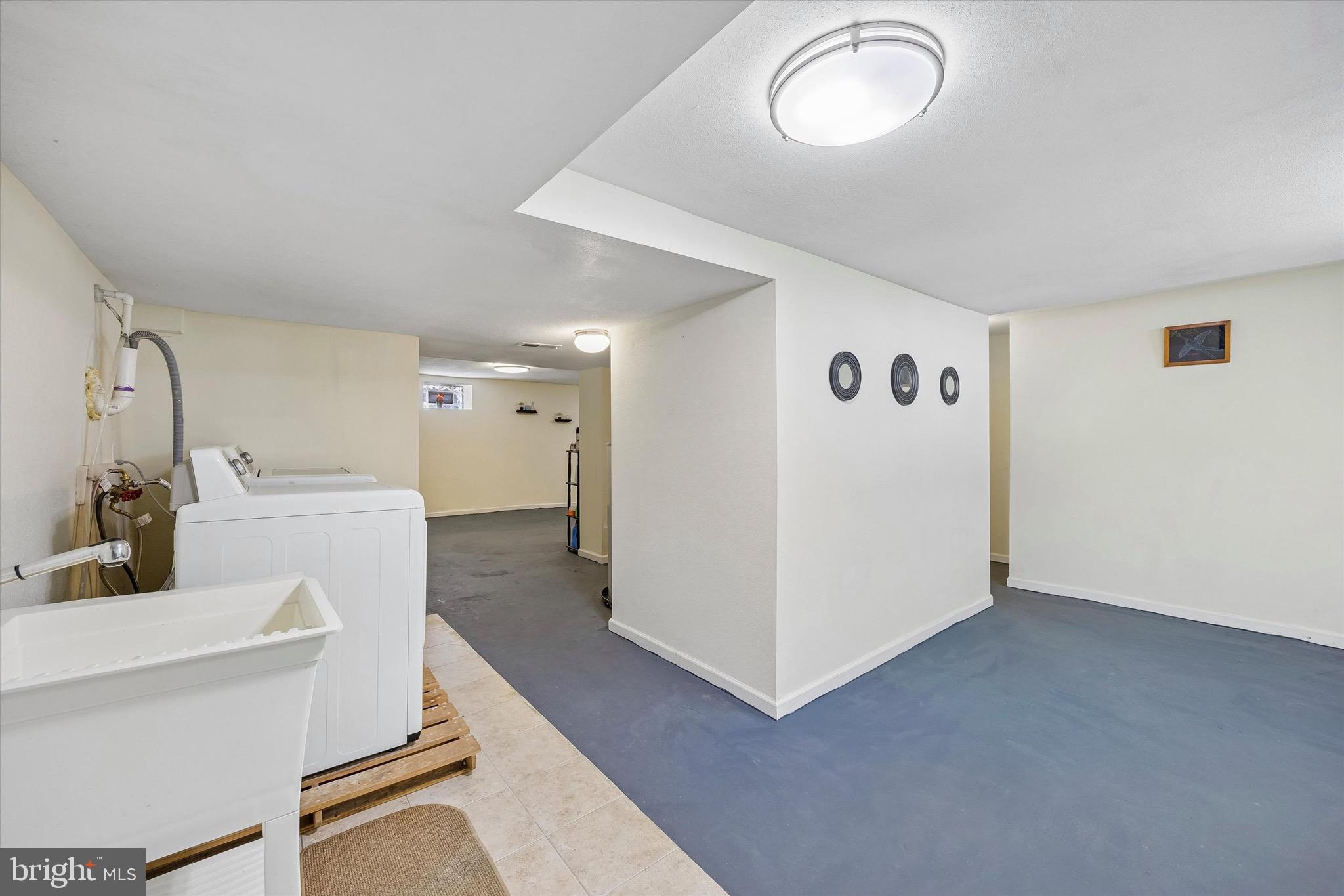 EAST OAK LANE - Residential