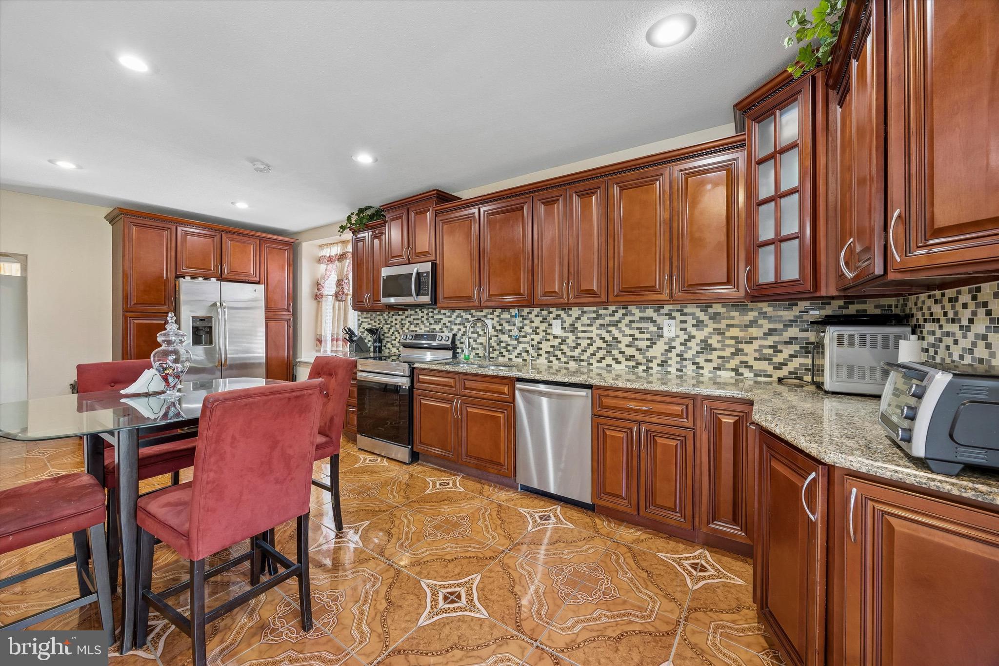 EAST OAK LANE - Residential