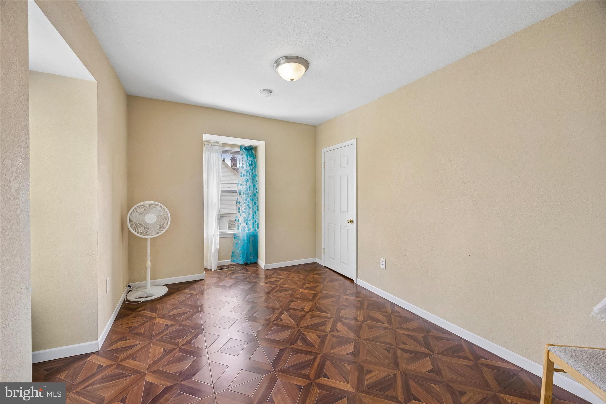 EAST OAK LANE - Residential