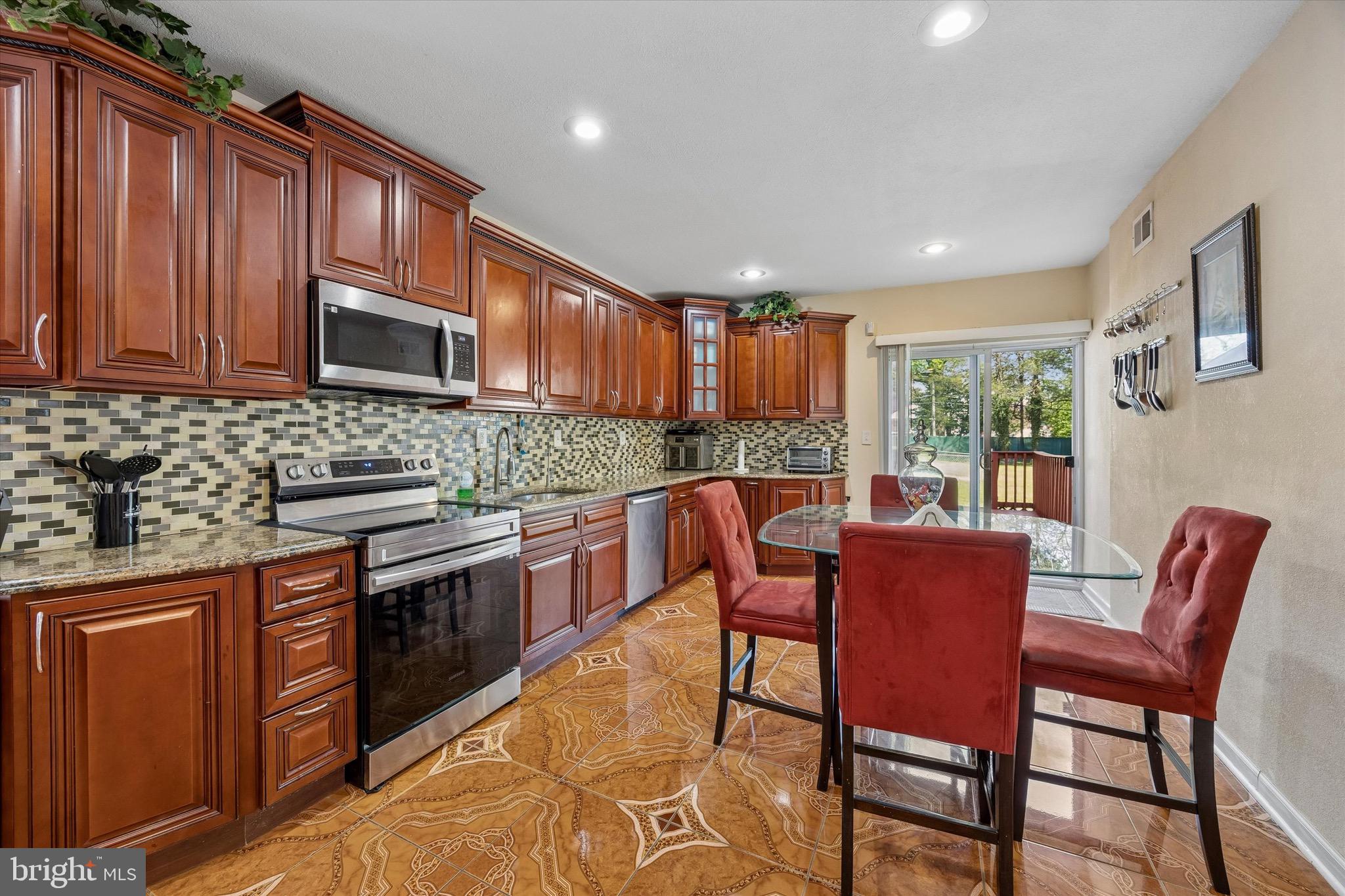 EAST OAK LANE - Residential