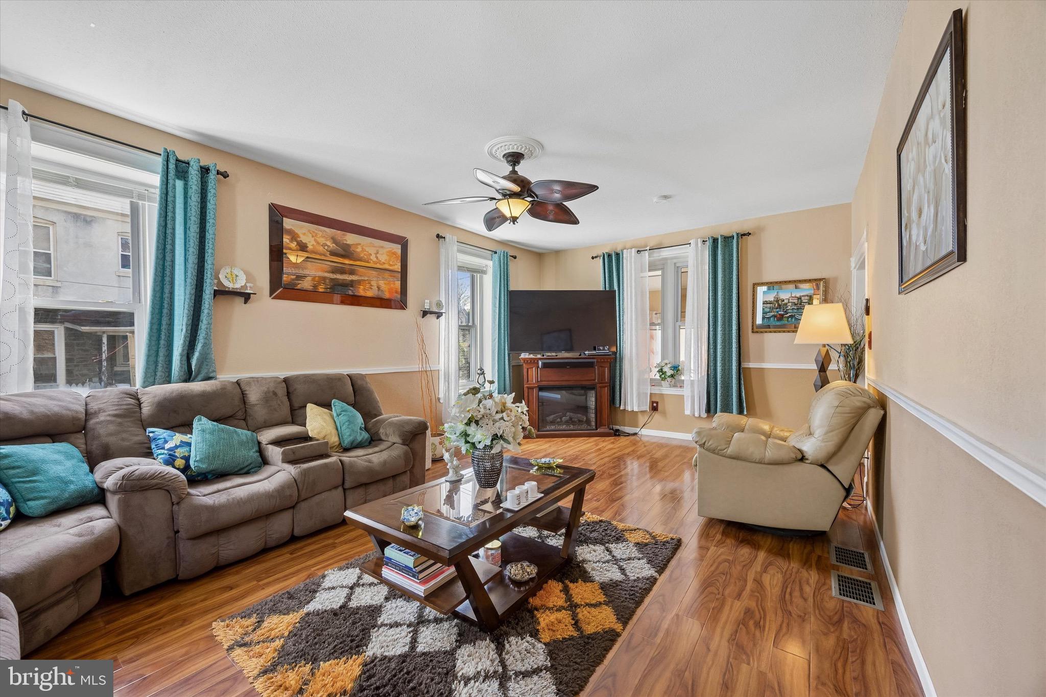 EAST OAK LANE - Residential