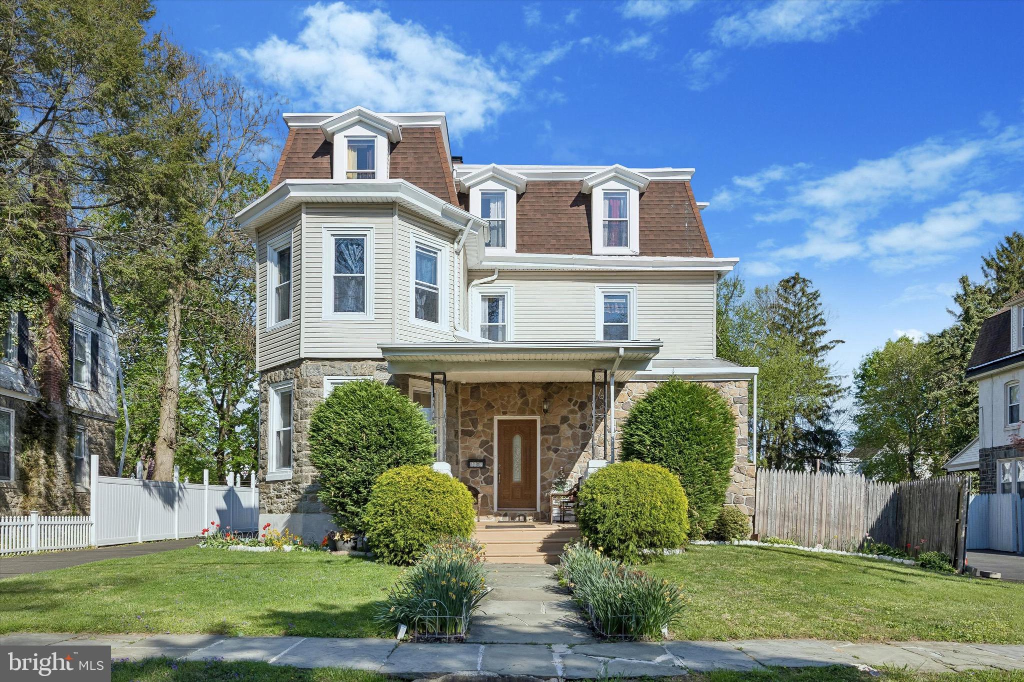 EAST OAK LANE - Residential