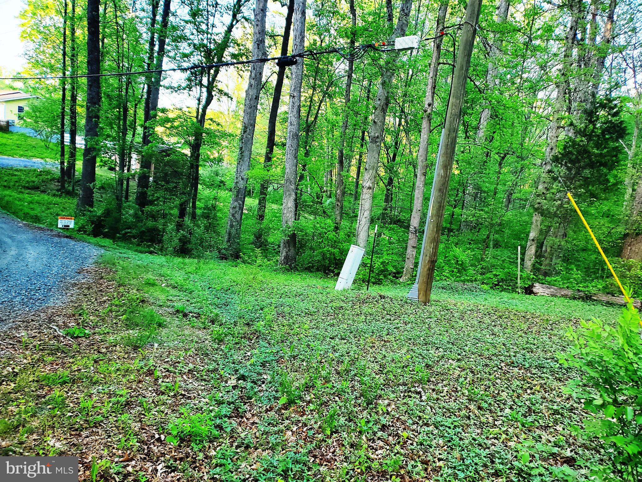 HIDDEN LAKE - Land