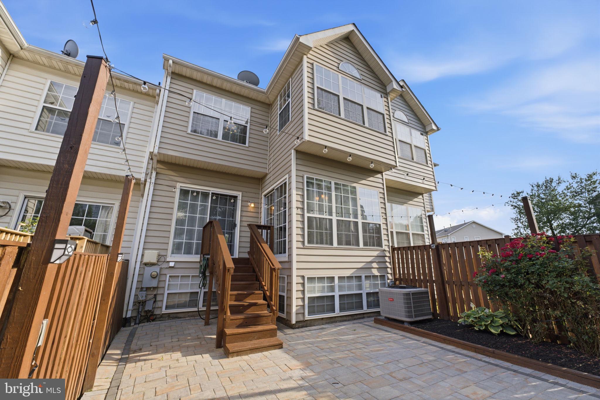 COMPTON VILLAGE - Residential