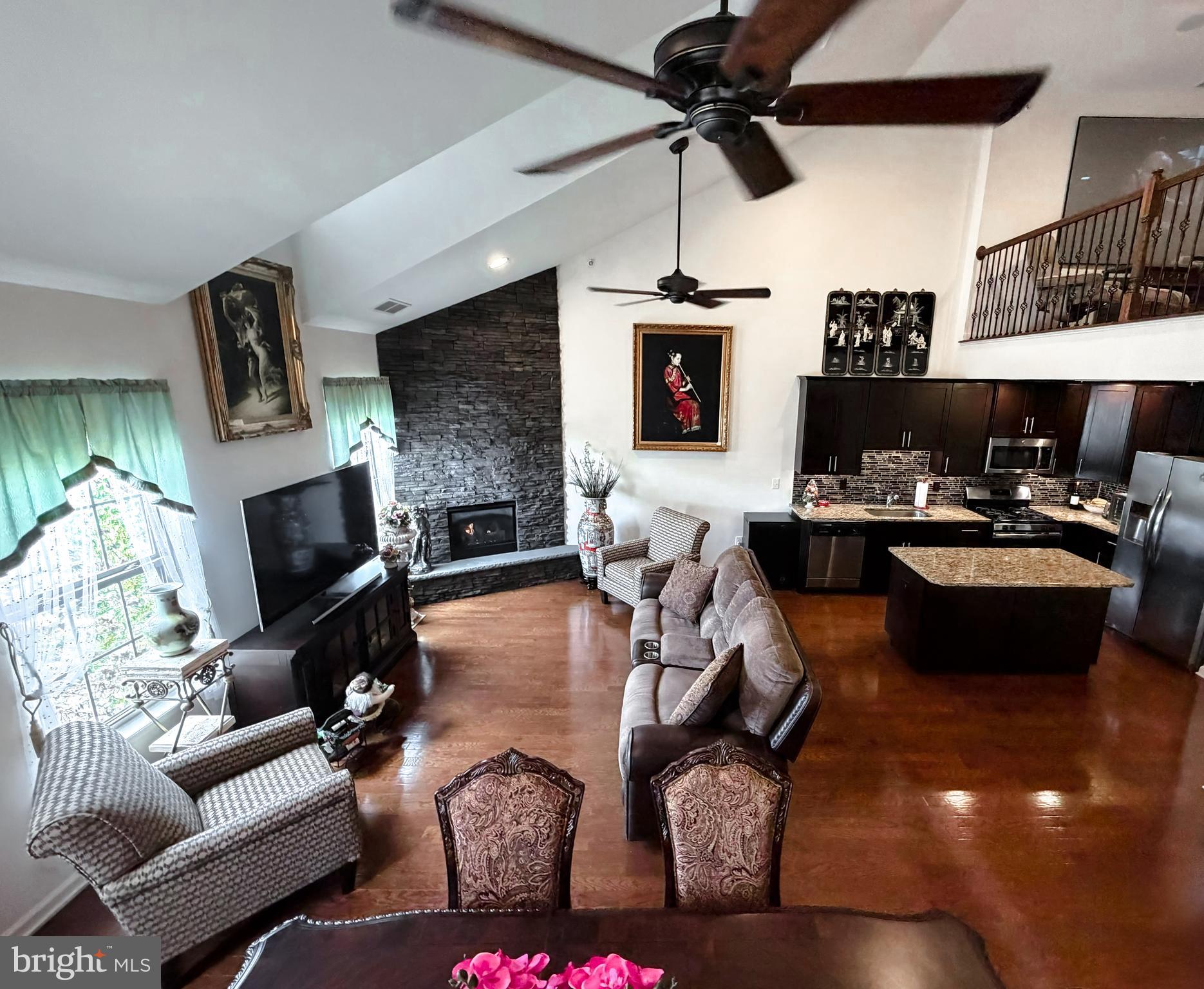 EMERALD WALK - Residential