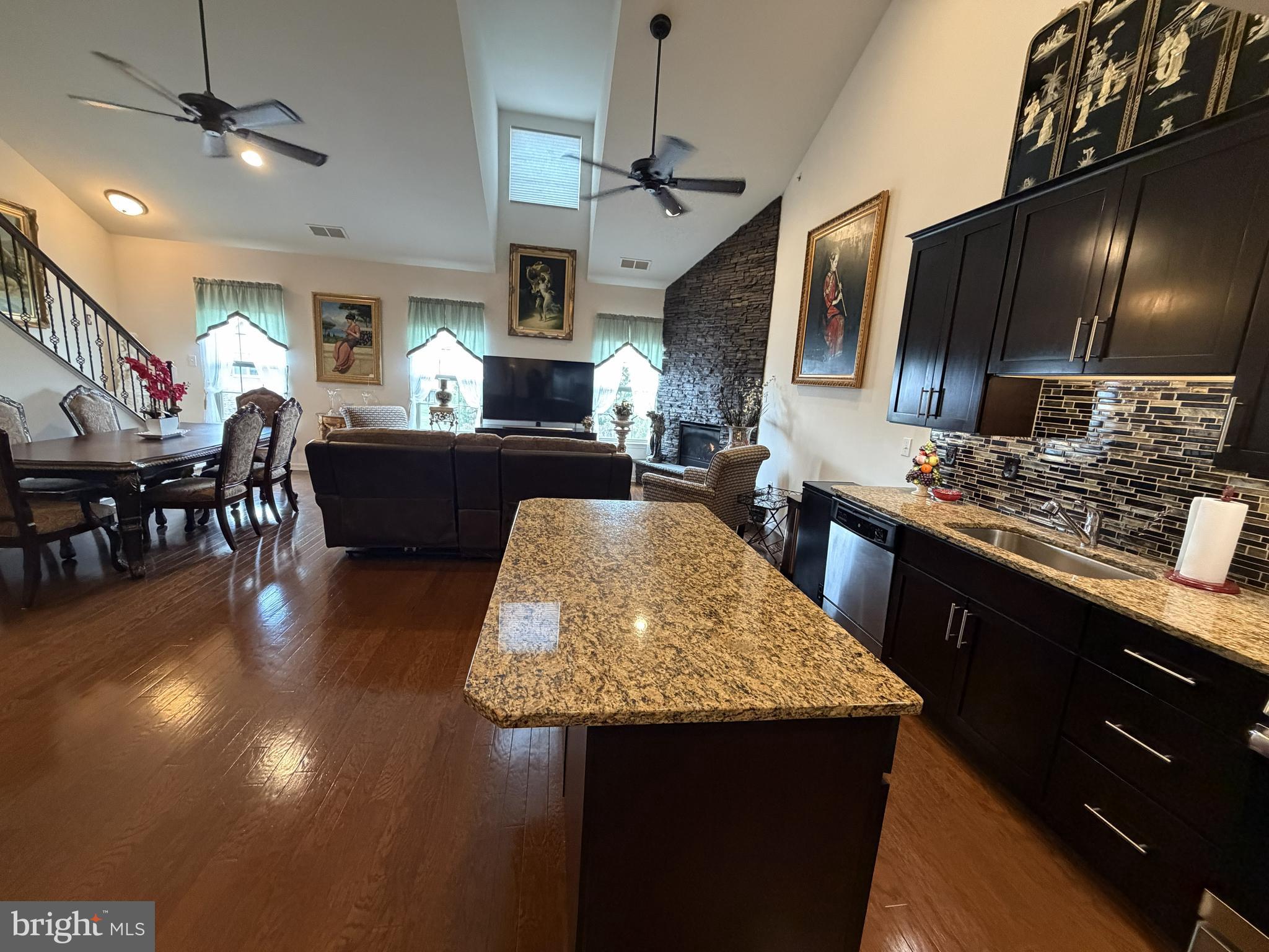 EMERALD WALK - Residential