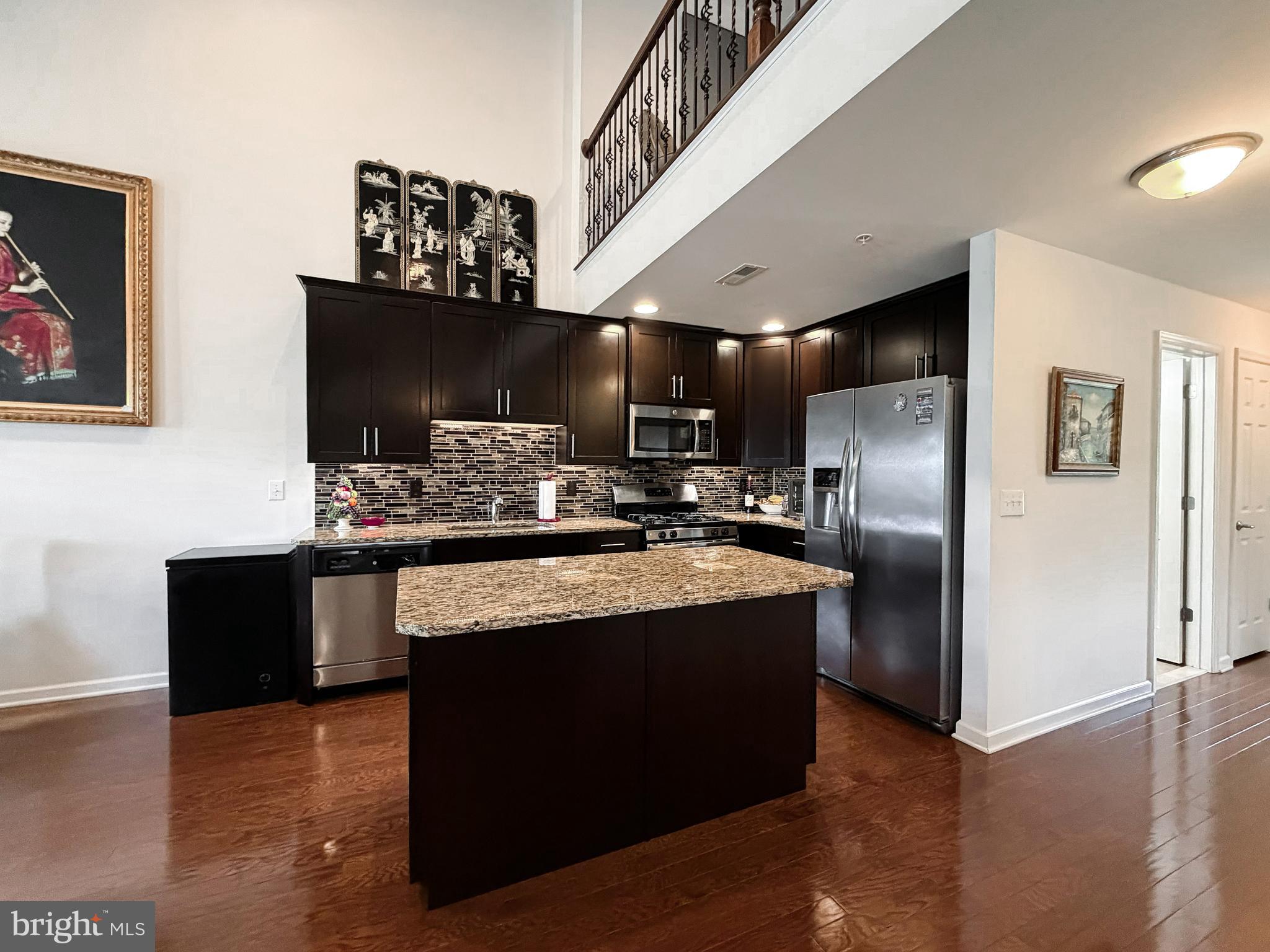 EMERALD WALK - Residential