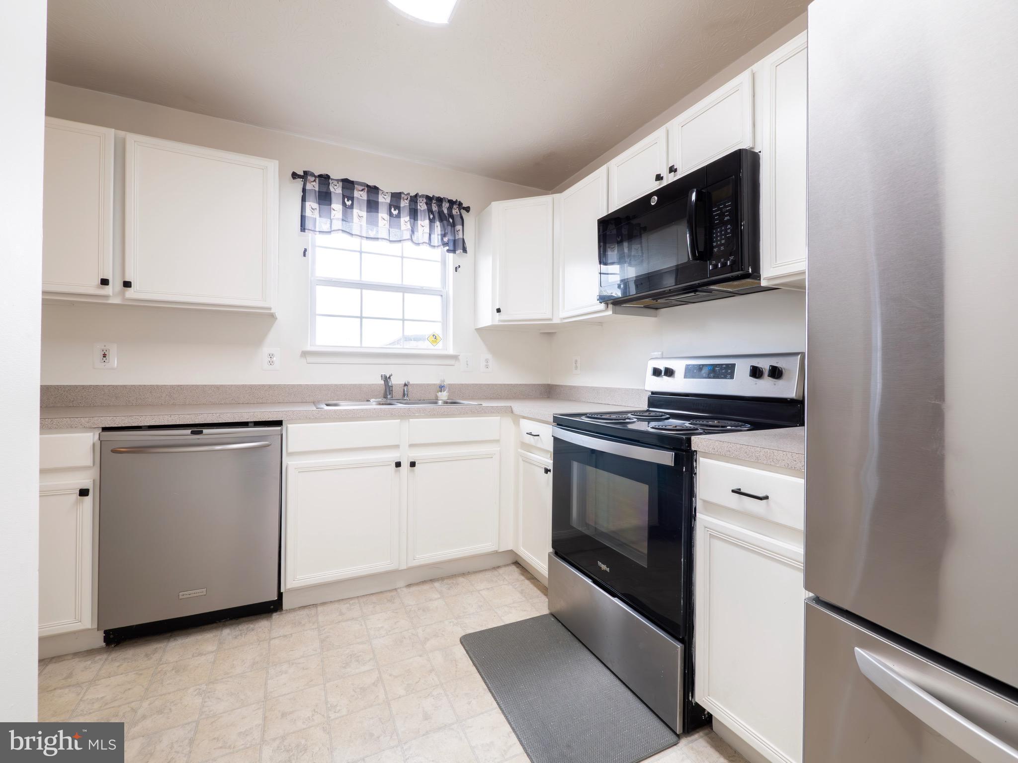 LAKEVIEW TOWNHOUSES - Residential