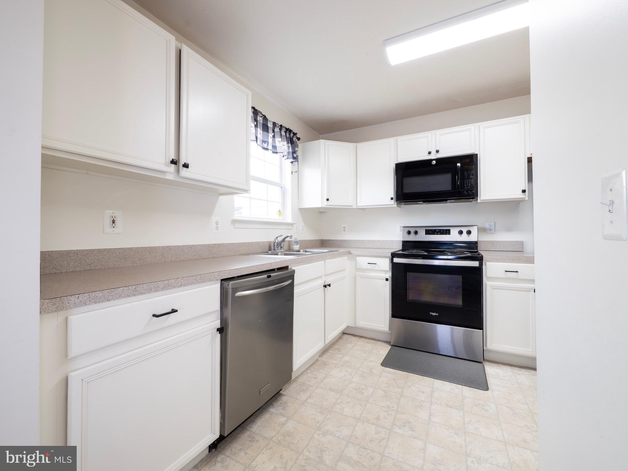 LAKEVIEW TOWNHOUSES - Residential