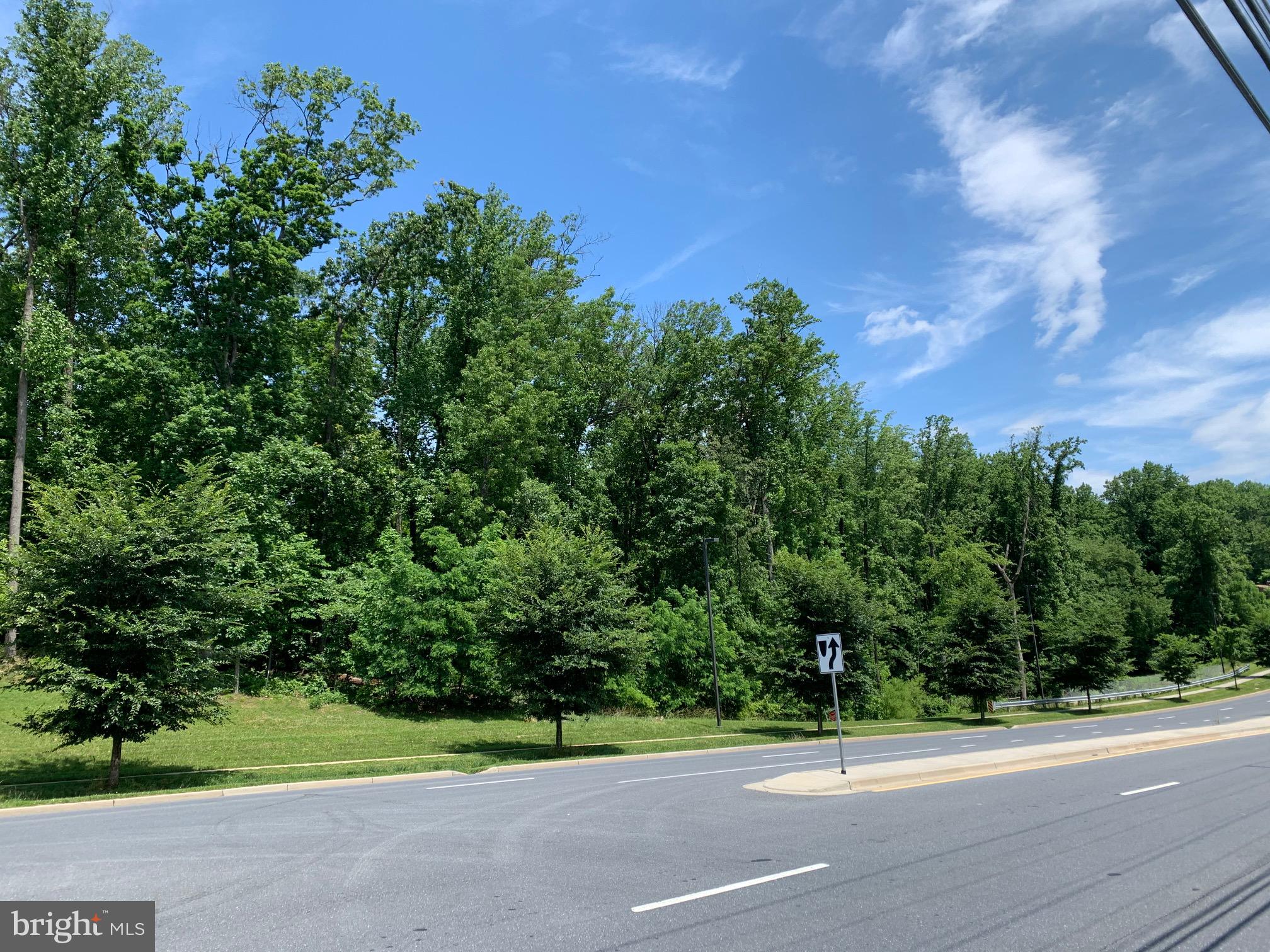 CLARKSBURG - Land