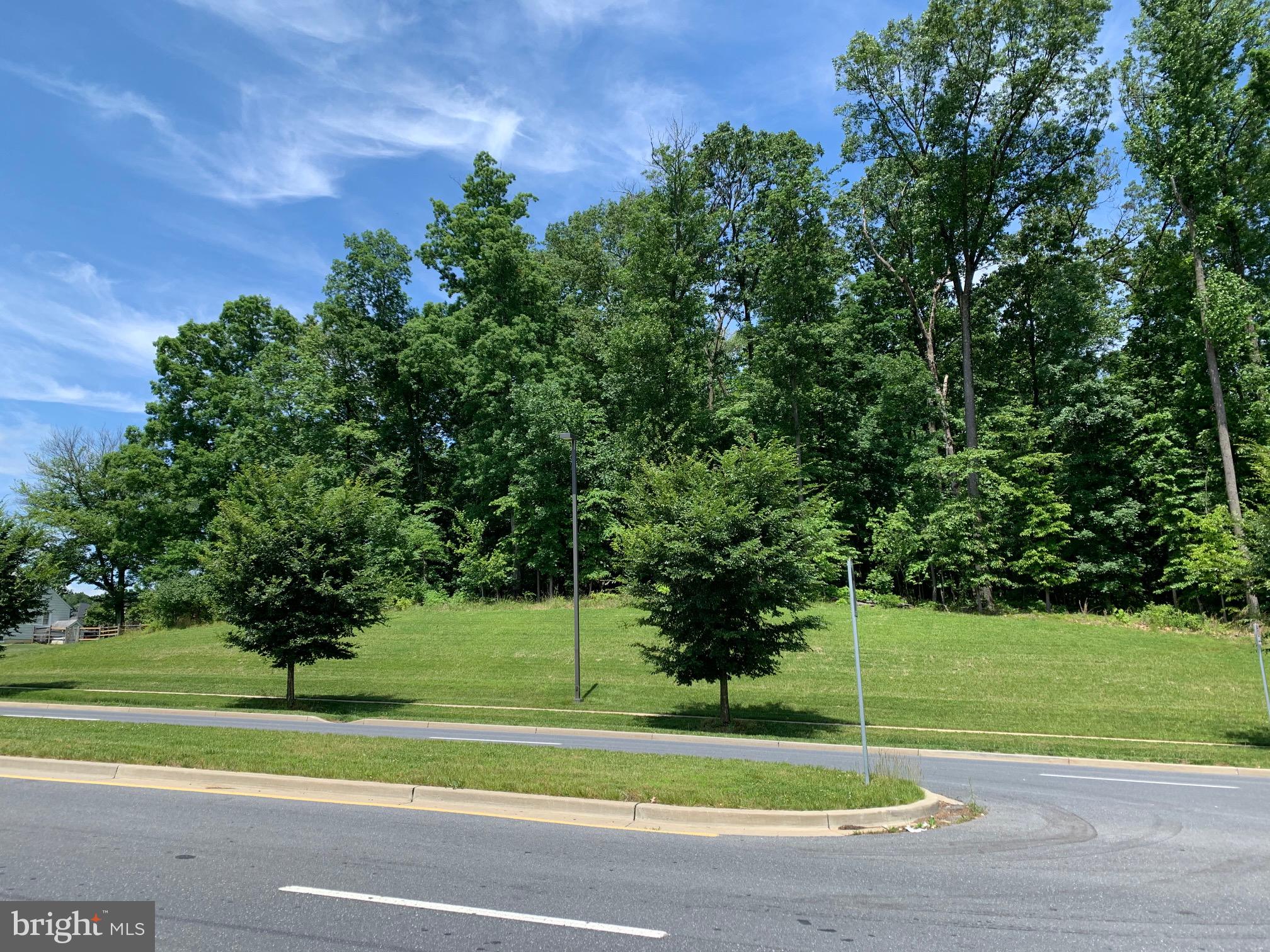 CLARKSBURG - Land