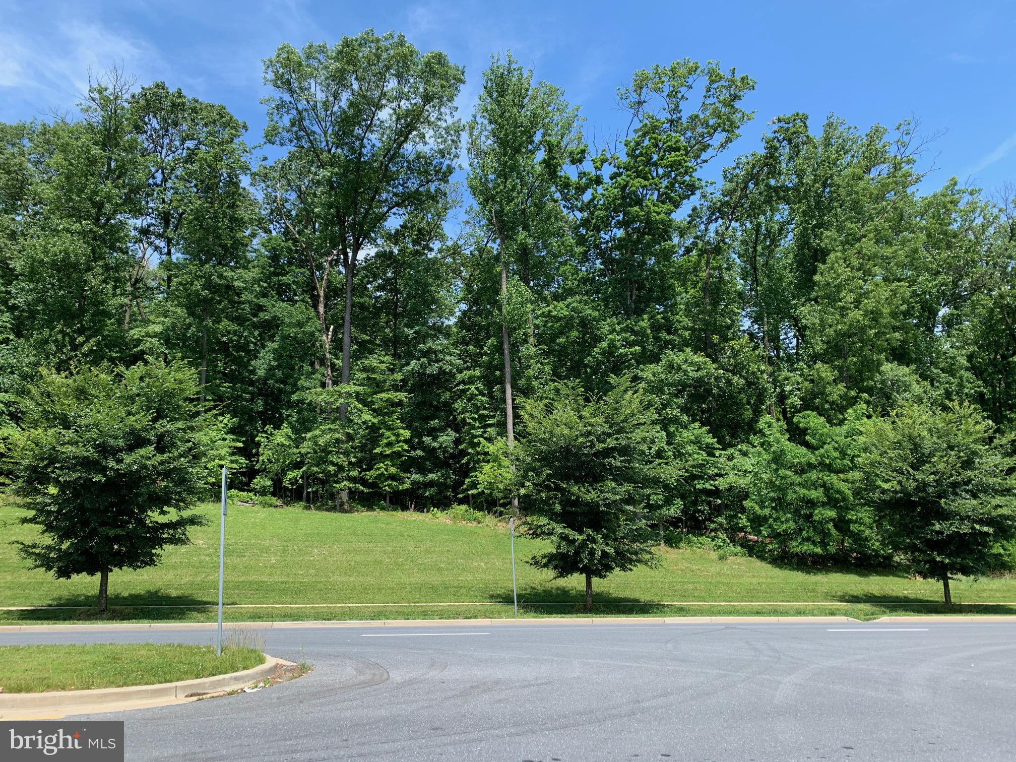 CLARKSBURG - Land
