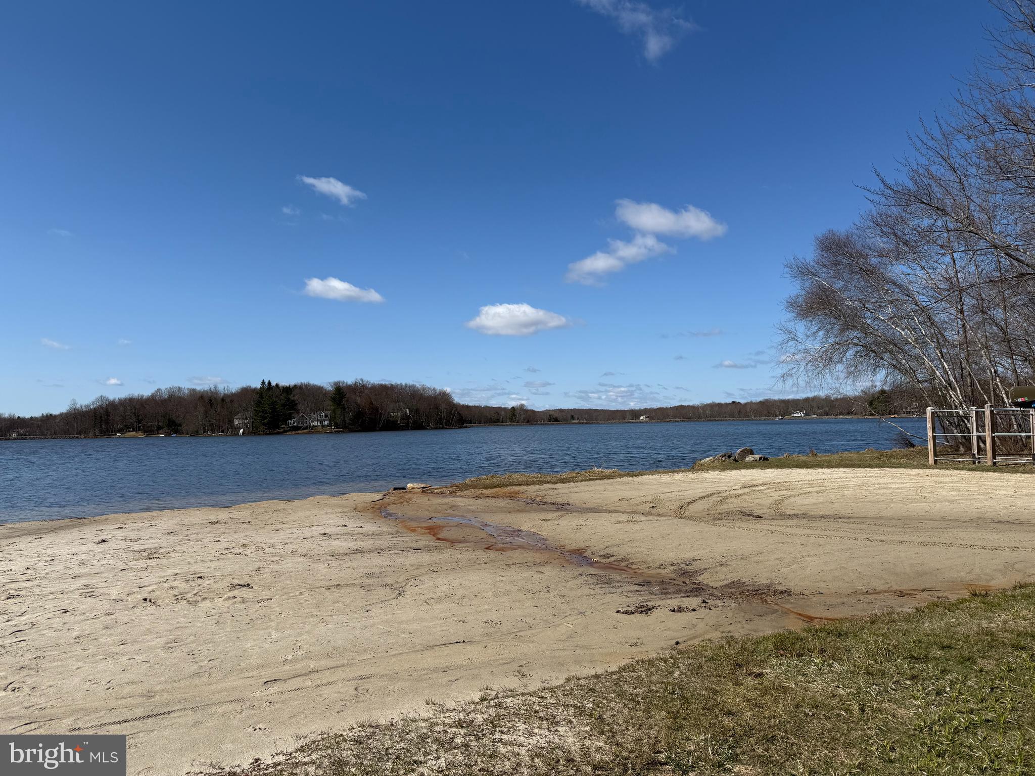 ARROWHEAD LAKE - Residential