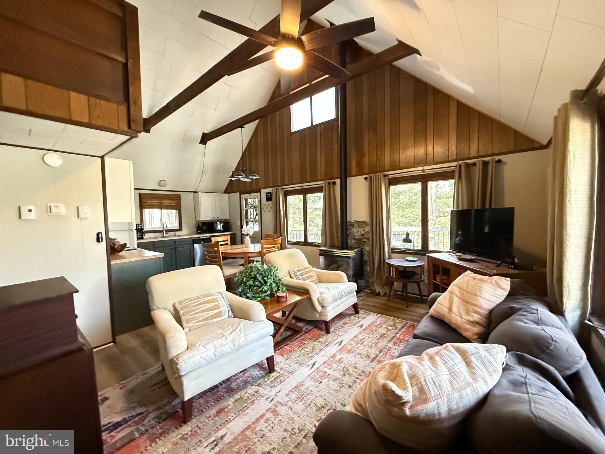 ARROWHEAD LAKE - Residential