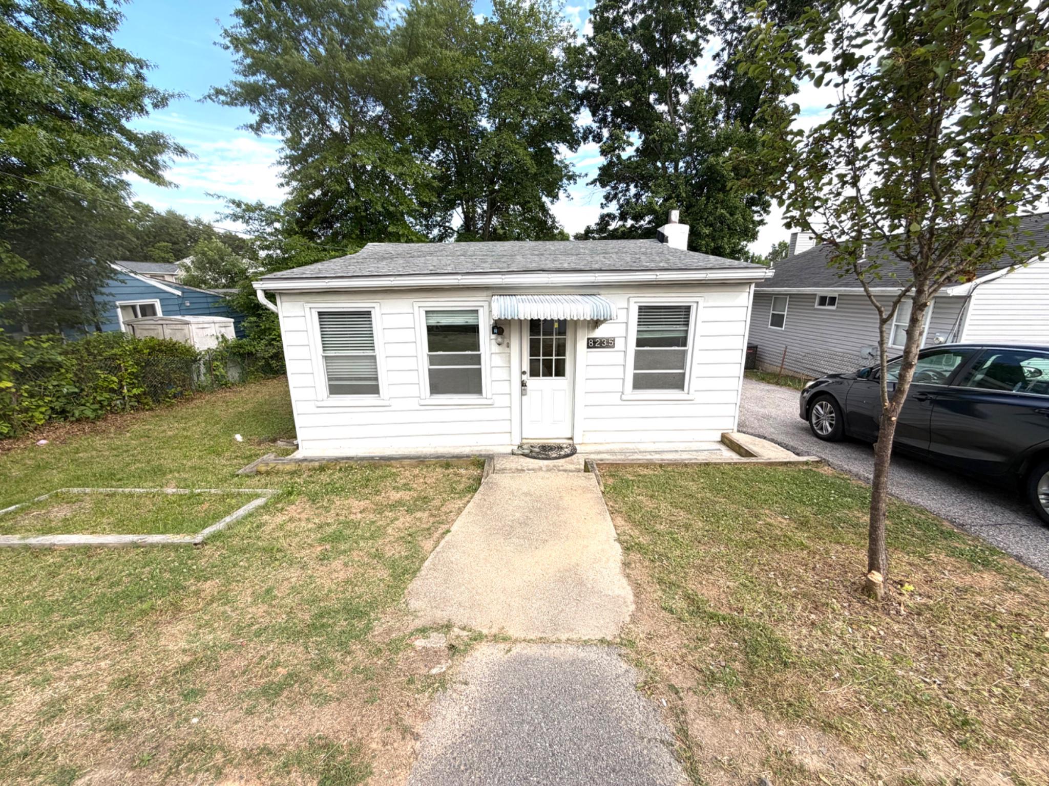 2 bedroom  and 1 bath single family with less than a Town House price in a prime location in Howard County.
Easy access to major highways such as I-95, I-295, US Rt-1, US Rt-29,  MD-32, MD-175 and MD-100. 3 min drive to Washington DC and Northern Virginia and 15-20 min to Baltimore and Annapolis. An opportunity to own a single family home and live in Howard County. Sold As Is.