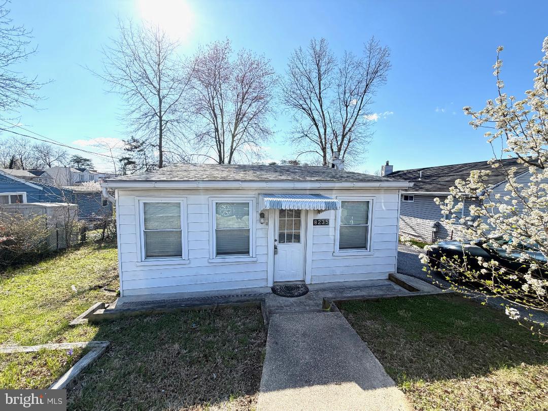 2 bedroom  and 1 bath single family with less than a Town House price in a prime location in Howard County.
Easy access to major highways such as I-95, I-295, US Rt-1, US Rt-29,  MD-32, MD-175 and MD-100. 3 min drive to Washington DC and Northern Virginia and 15-20 min to Baltimore and Annapolis. An opportunity to own a single family home and live in Howard County. Sold As Is.
