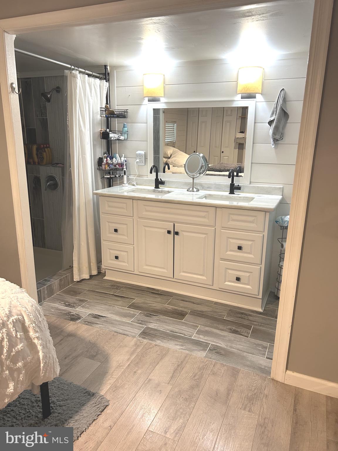VILLAGE BROOK - Residential