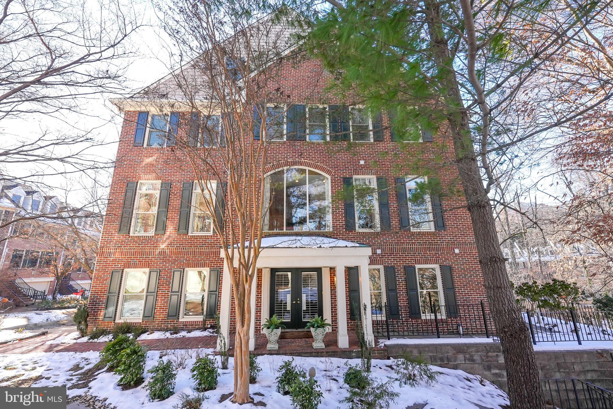 HILLCREST - Residential