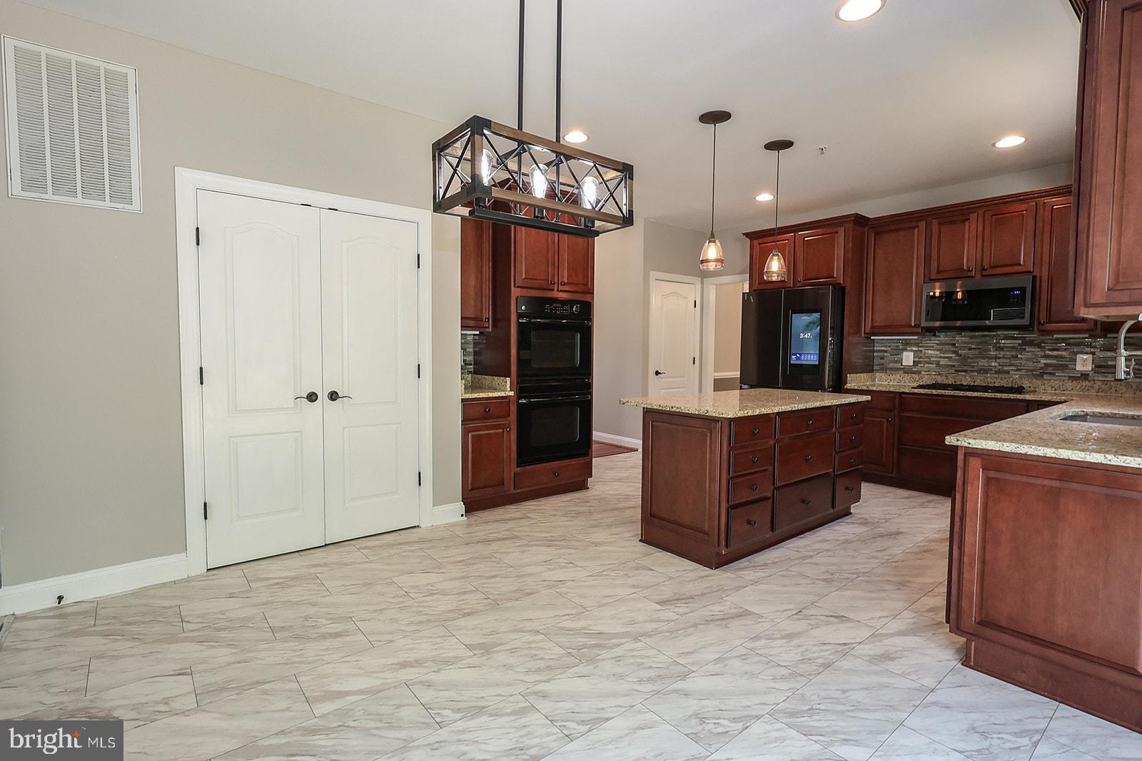 PEMBROOKE - Residential