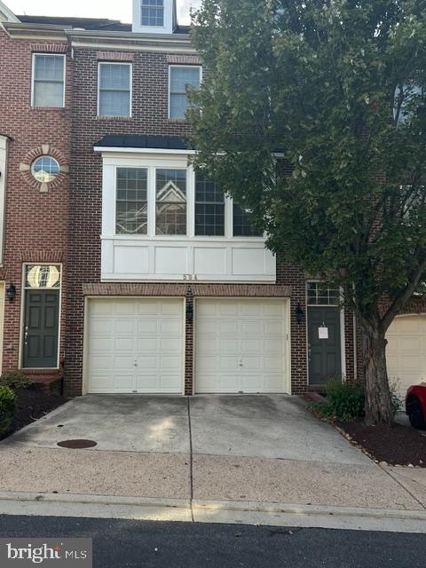 3 level Alexandria City in Bearegard Station interior unit 2 car garage walk out basement this is a must see!!!
"AS IS" Subject to the terms and conditions of the Alexandria City Circuit Courts.