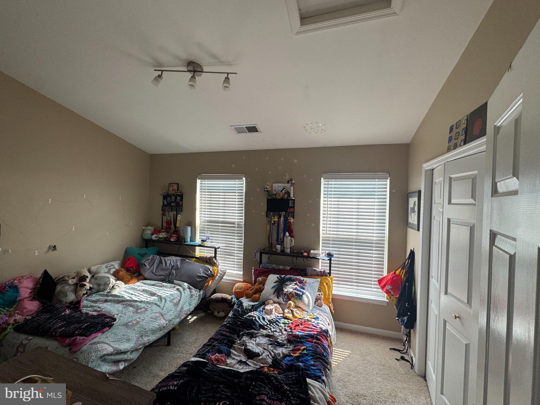 ASHBURN VILLAGE - Residential