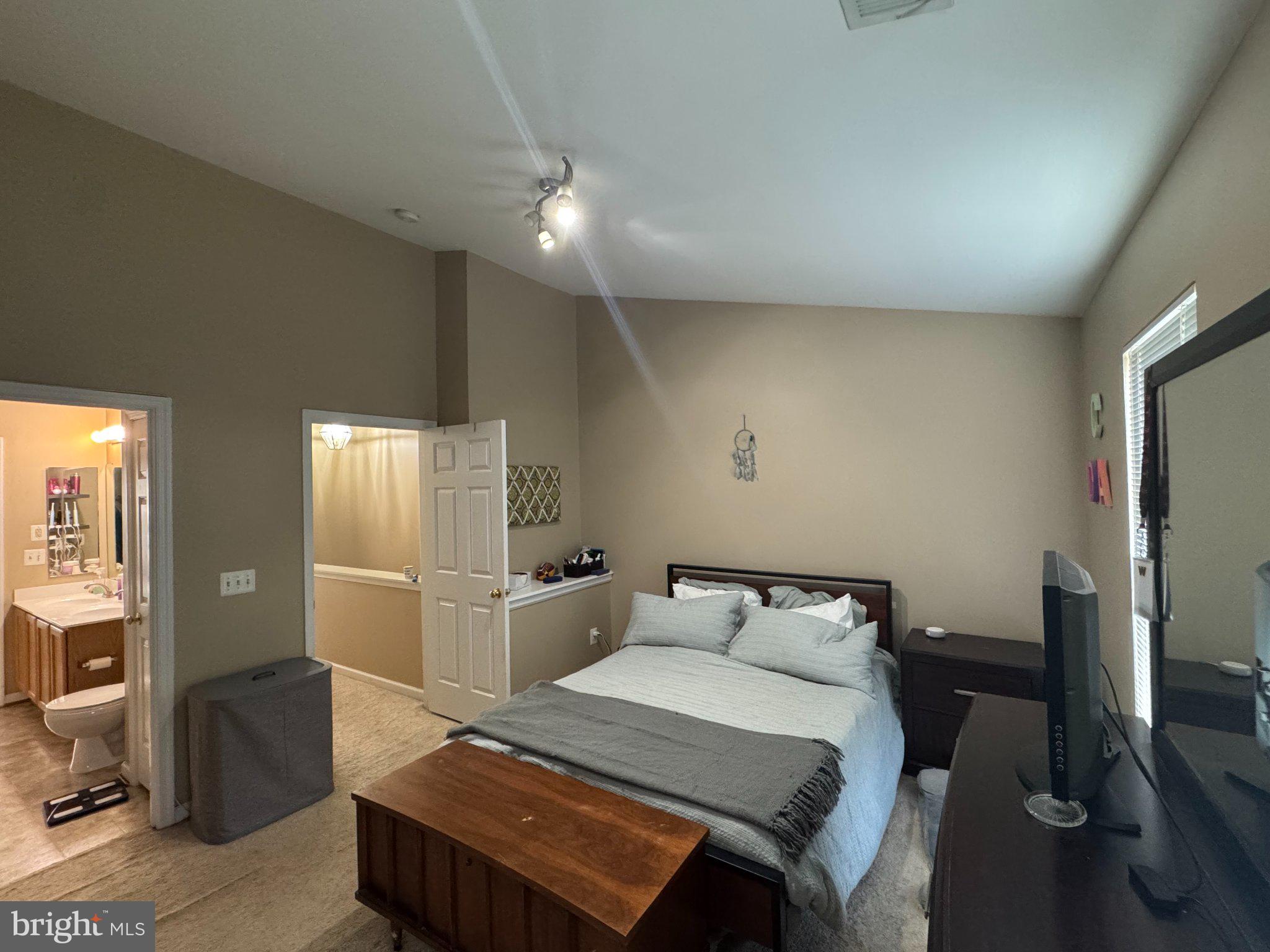 ASHBURN VILLAGE - Residential