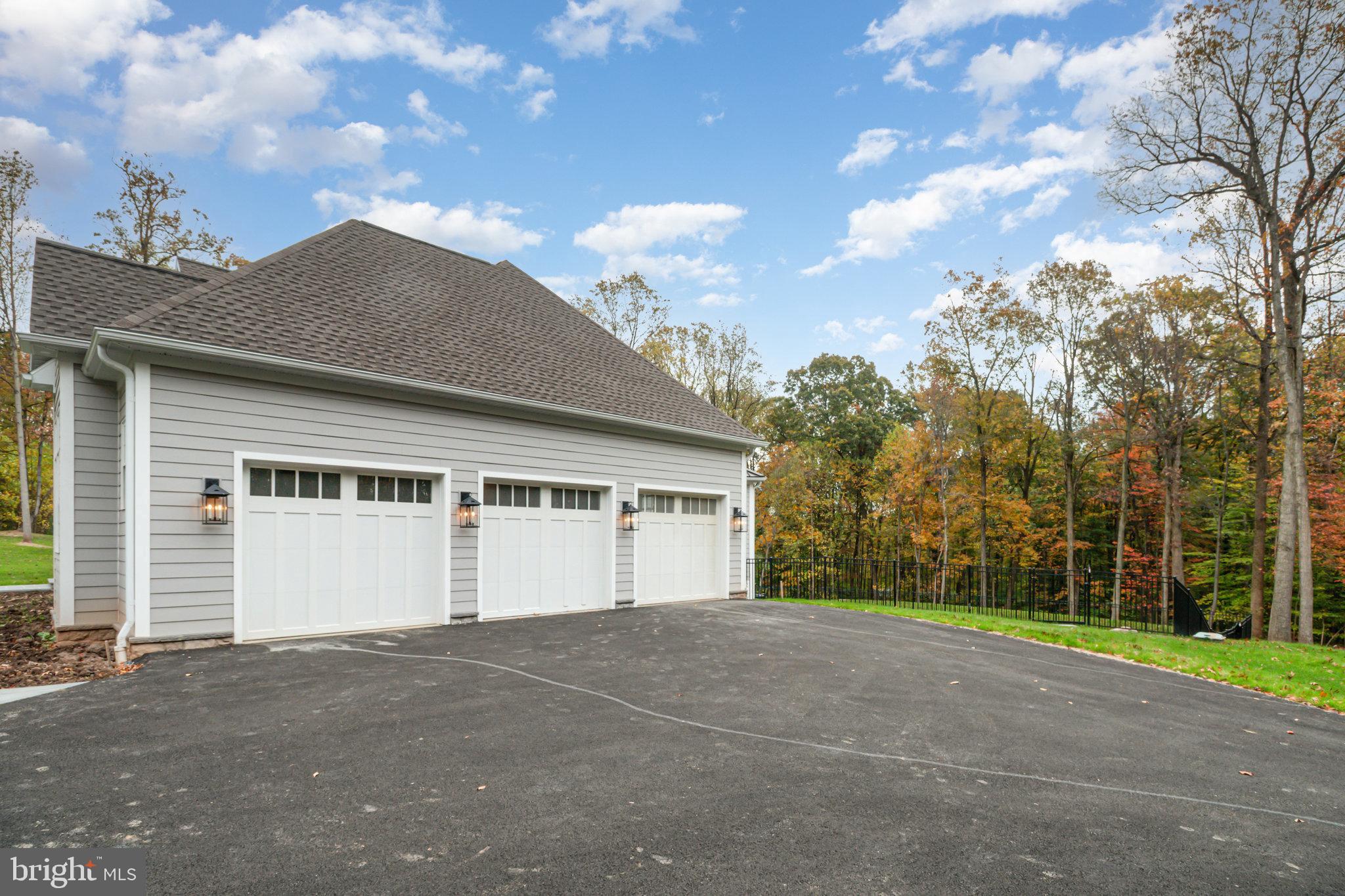THE ESTATES OF FOREST RIDGE - Land