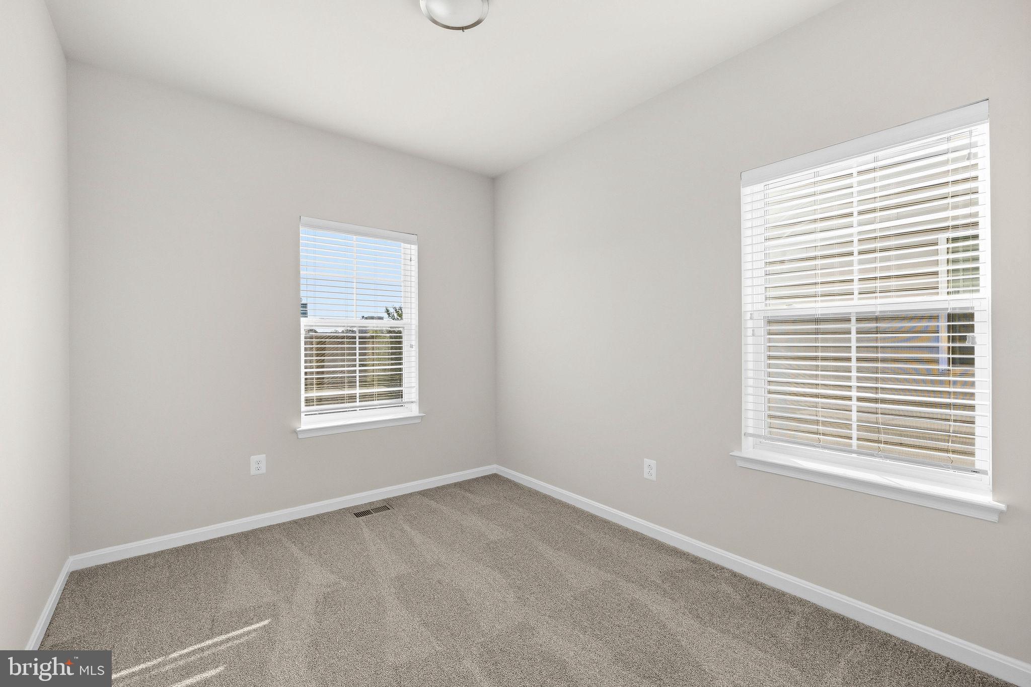 KENSINGTON HEIGHTS - Residential