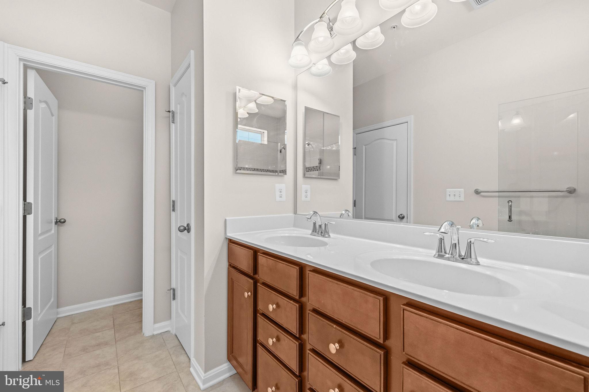 KENSINGTON HEIGHTS - Residential