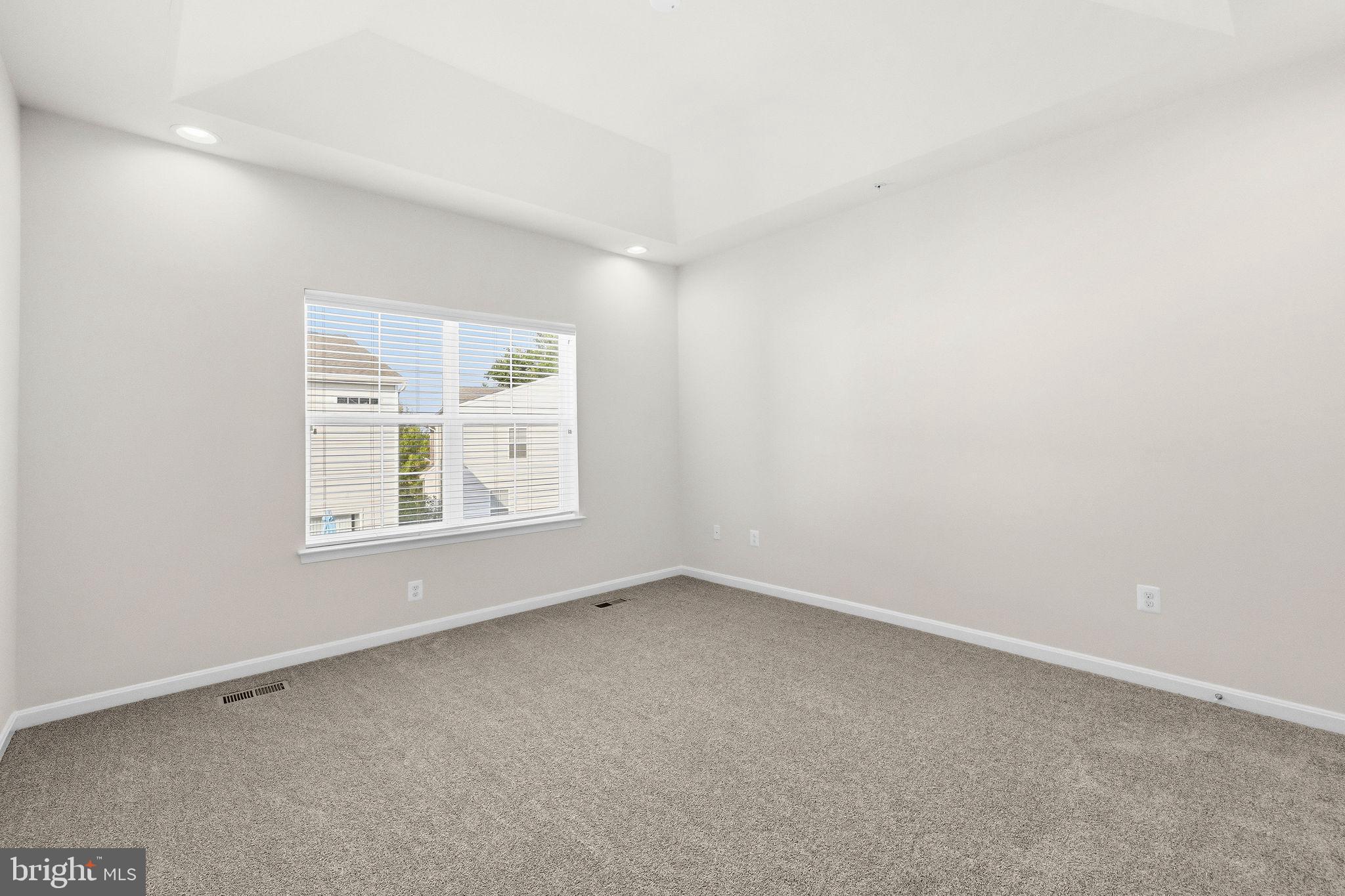 KENSINGTON HEIGHTS - Residential