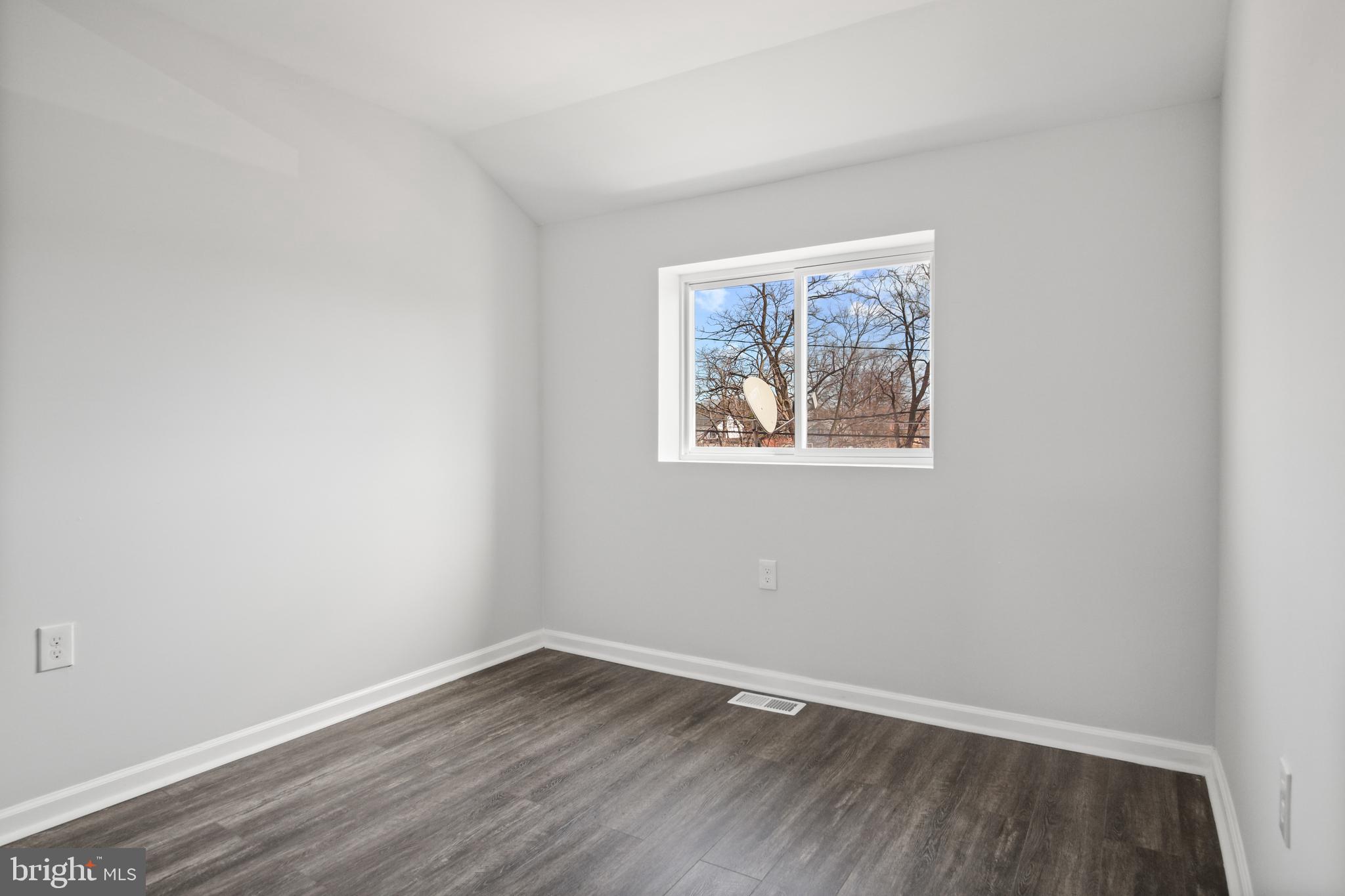CHARLESMONT - Residential Lease