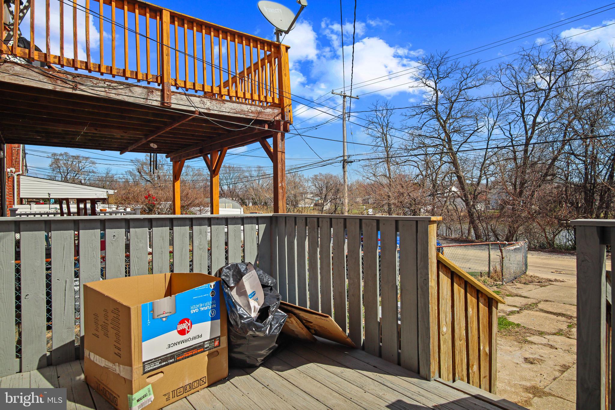 CHARLESMONT - Residential Lease