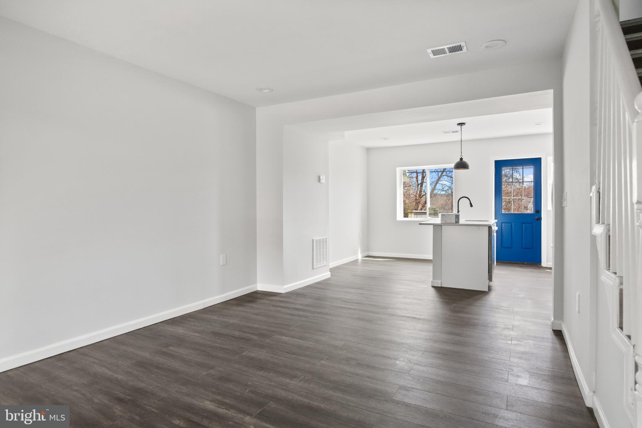CHARLESMONT - Residential Lease