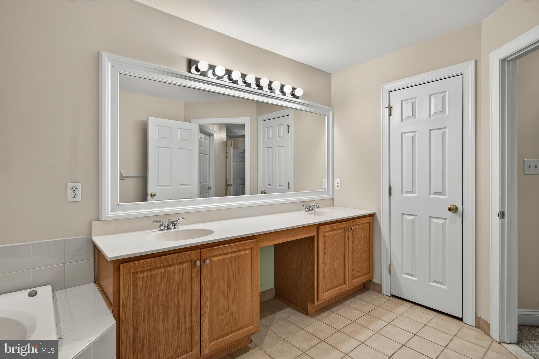 CHERRY CREEK - Residential