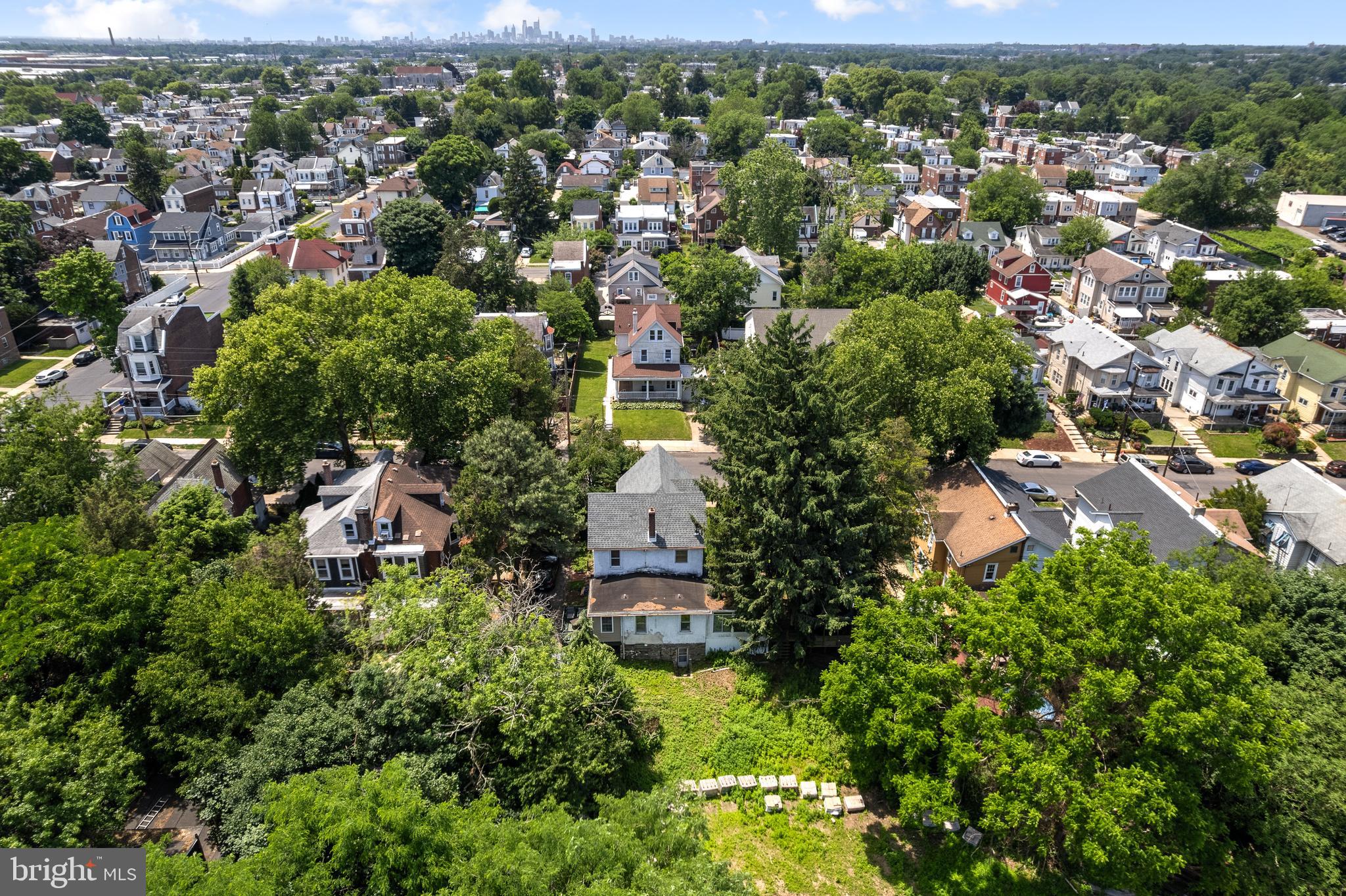 LAWNDALE - Land