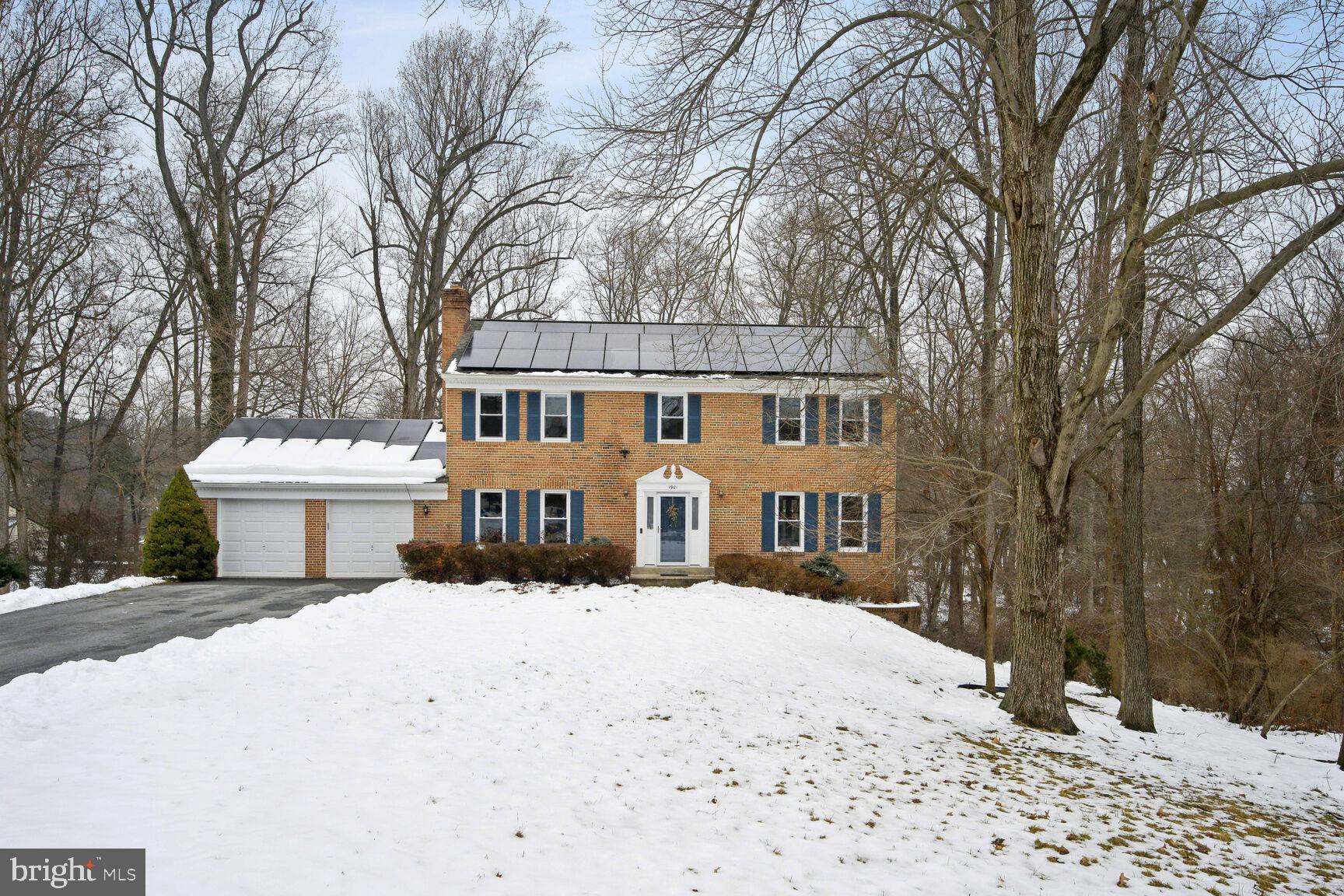 Welcome to this sun-filled, beautifully renovated home on a great 3/4 acre lot backing to woods and privacy.  A long driveway and expansive front yard invites you to this classic center hall colonial.  Extensive upgrades throughout this 6 bedroom, 3 1/2 bath home.  Nicely renovated large kitchen.  Breakfast area with double sliding doors opening onto outdoor deck overlooking backyard.  Upper level boasts 4 bedrooms and 2 renovated bright bathrooms with skylights.  Lower level has 2 additional bedrooms, 1 full bath, wardrobe  bonus room, spacious entertainment area with bar, and walk-out to backyard.  This fabulous home is big and move-in ready.  Great location in the highly sought after neighborhood of Longmead.   
Cinch Home Warranty paid through December 2024.  Terminix paid through May 2024.
A must See!