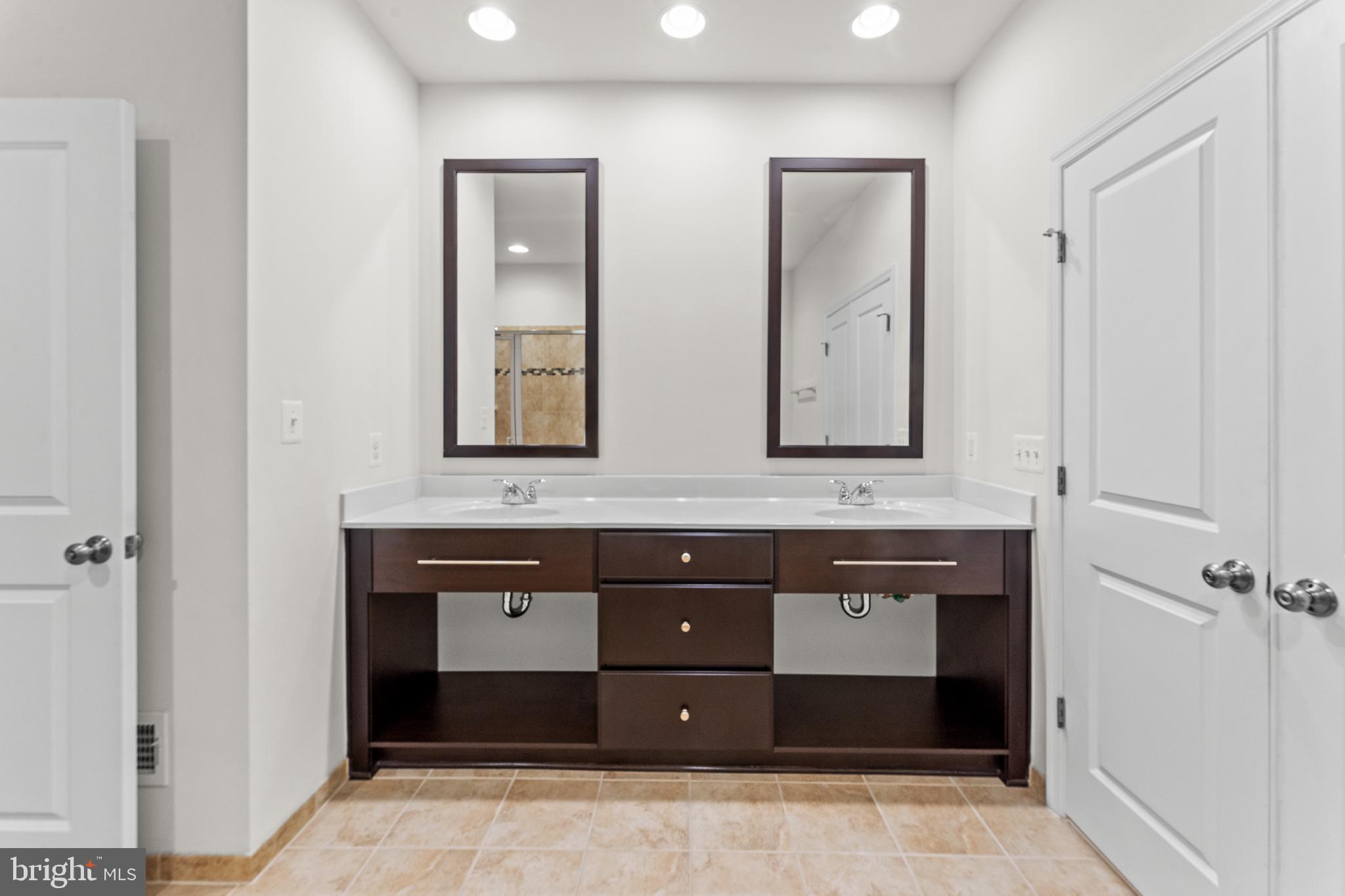 BRAMBLETON LANDBAY 3 - Residential Lease