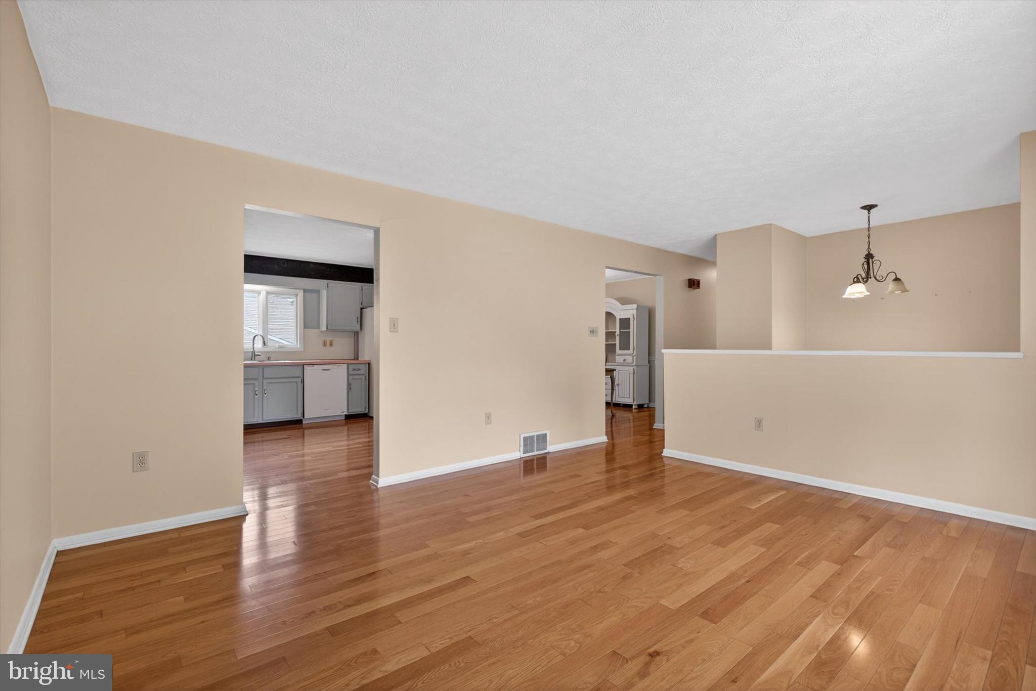 CENTER SQUARE MANOR - Residential