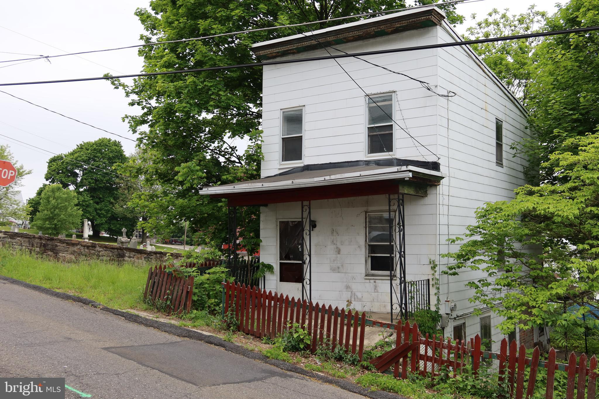 3 Bedroom, 1 Bathroom Project Home in Pottsville. Bring your contractor and your imagination. Add to your investment portfolio. Close to downtown Pottsville, Yeungling Brewery & Alvernia CollegeTowne Campus. Low taxes. Sold as-is. Cash Sales only.  Call for more info!