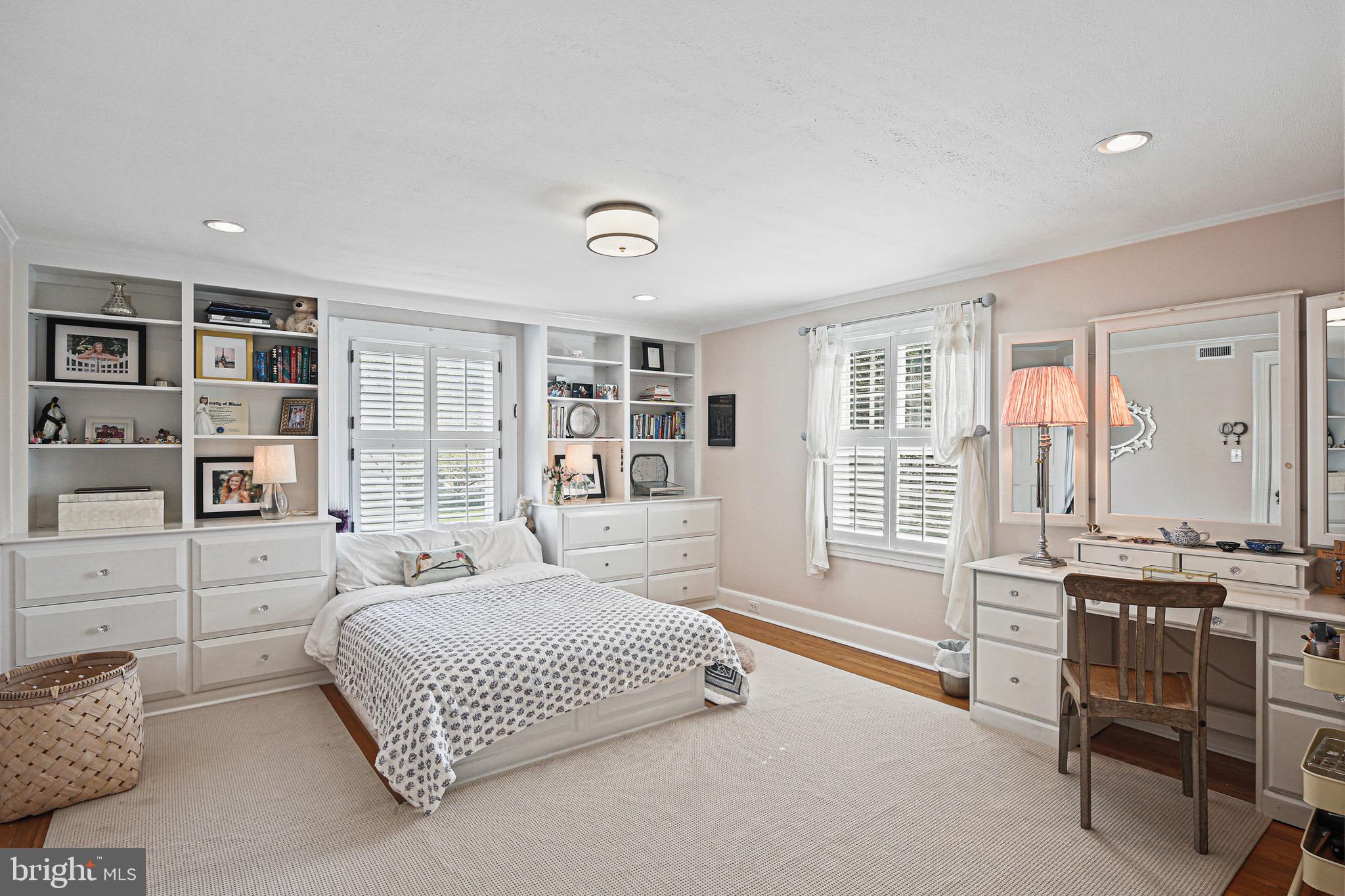 MURRAY HILL - Residential