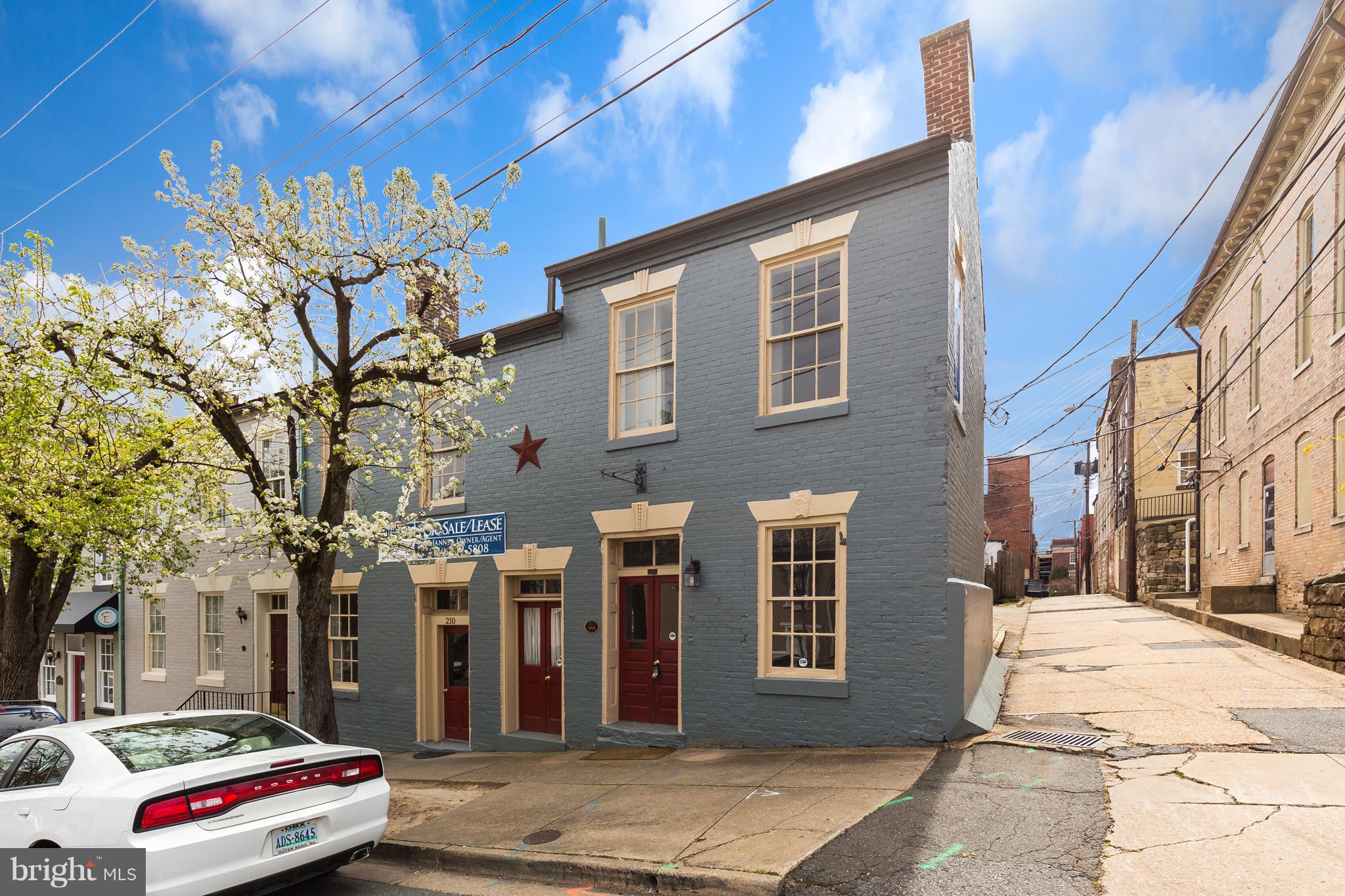 DOWNTOWN FREDERICKSBURG - Residential Lease