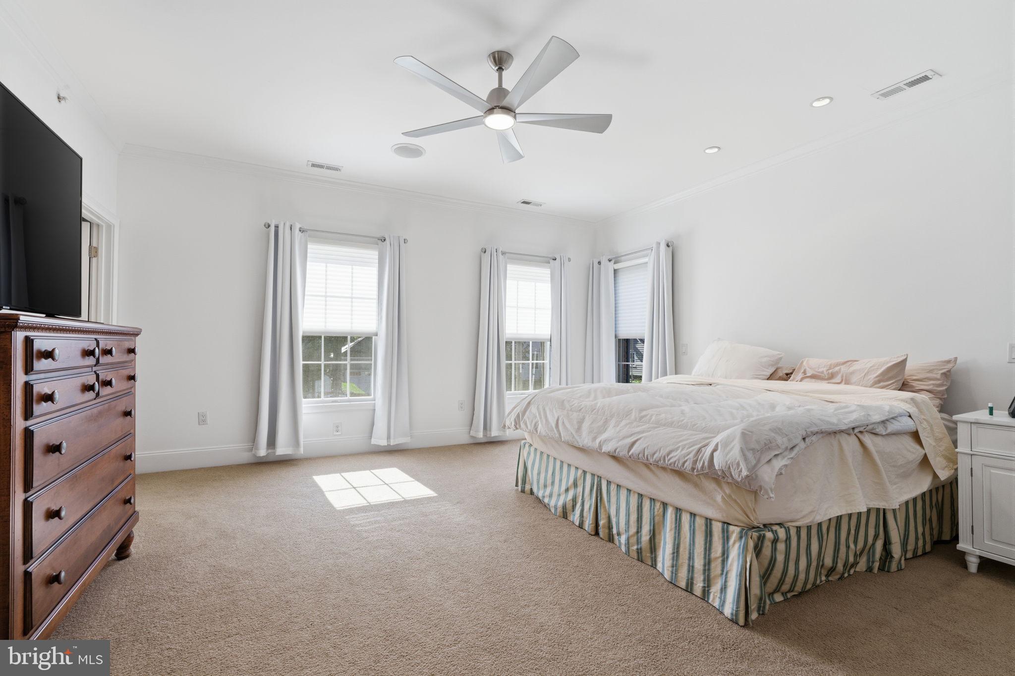 NEWTOWN STATION - Residential