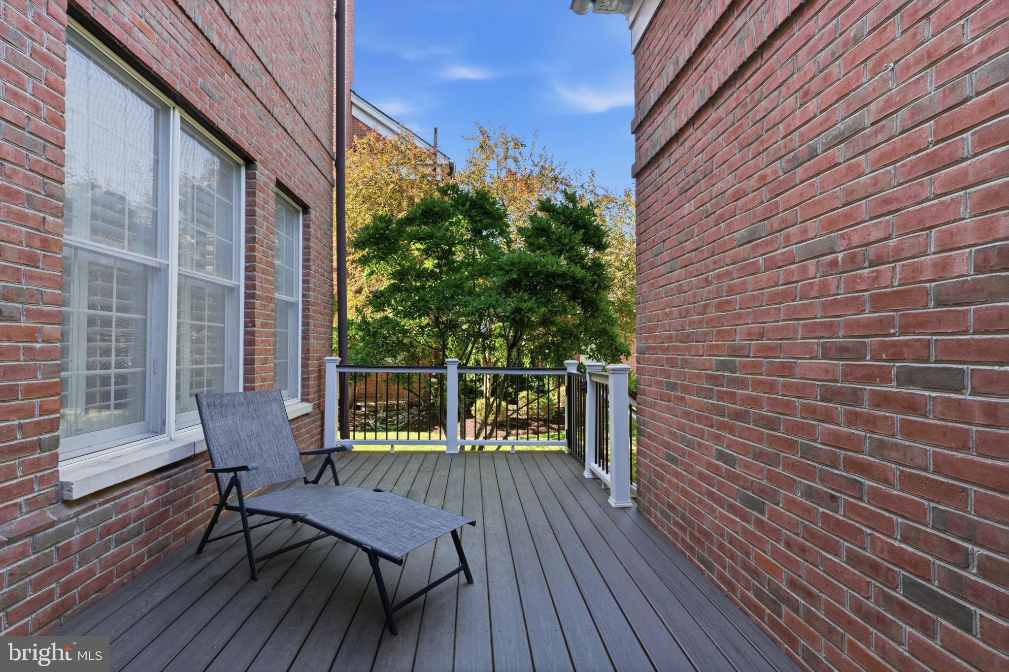 NEWTOWN STATION - Residential