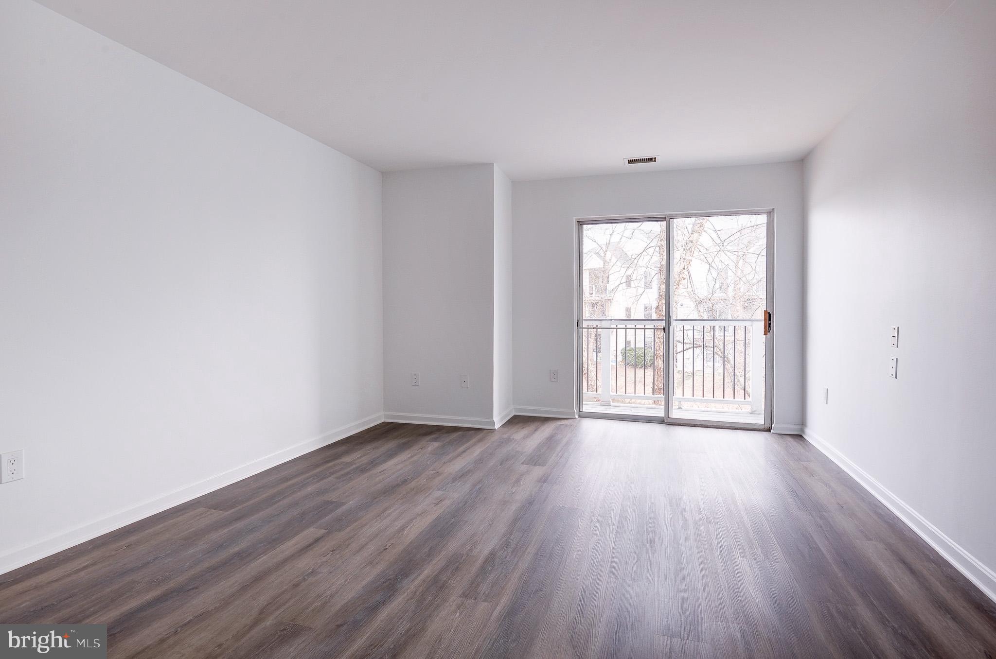 ASHBURN VILLAGE - Residential