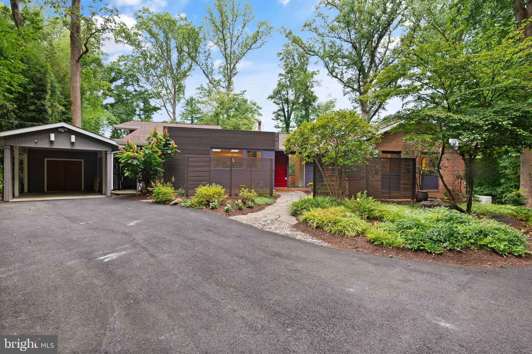 CARDEROCK SPRINGS - Residential